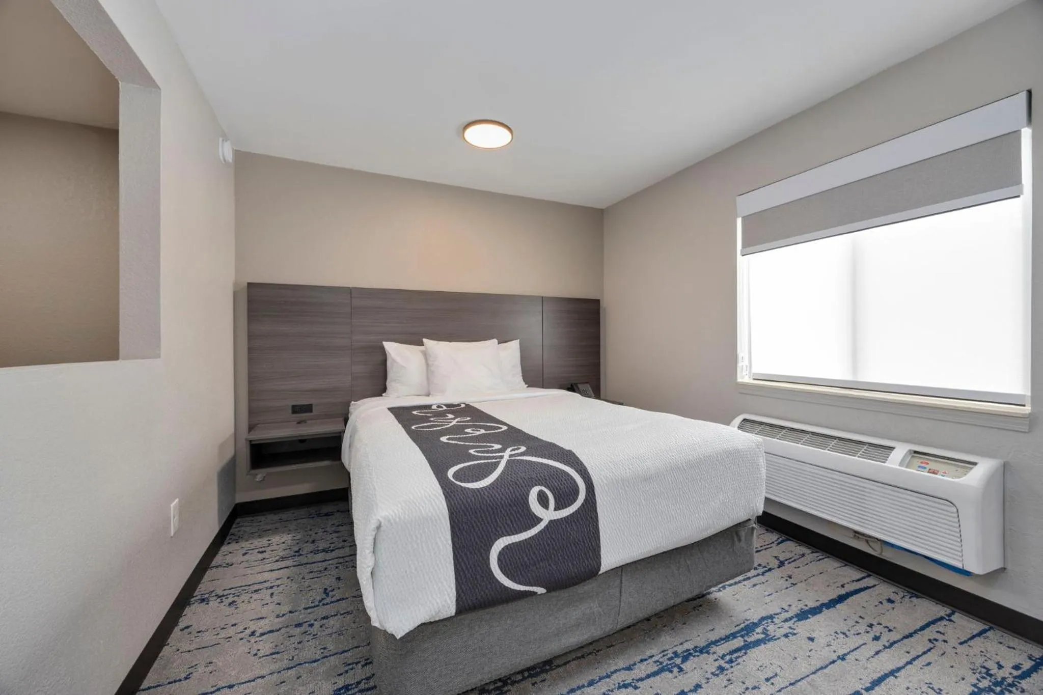 Bedroom, Bed in HomeStay Suites