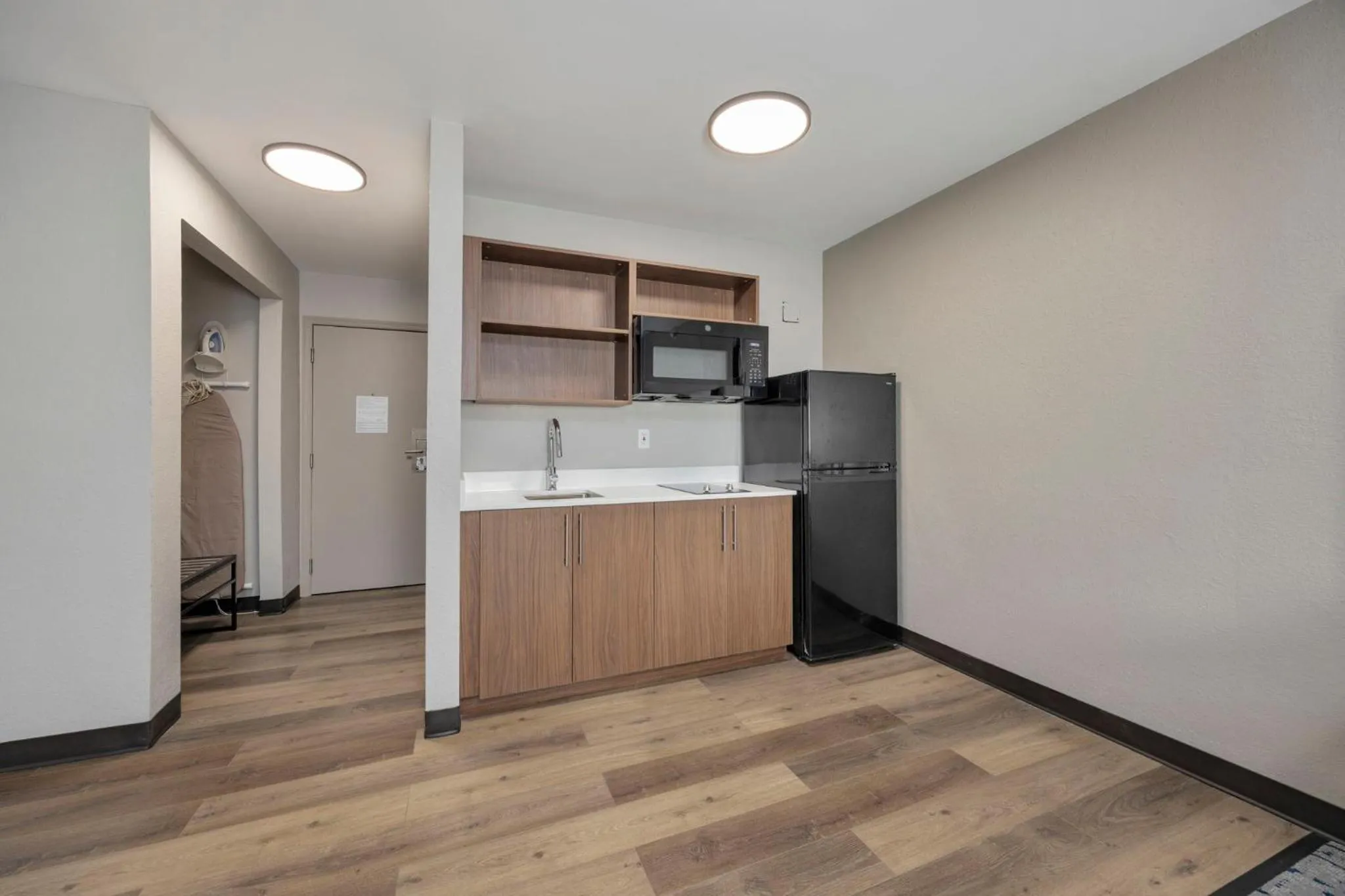 Kitchen or kitchenette in HomeStay Suites