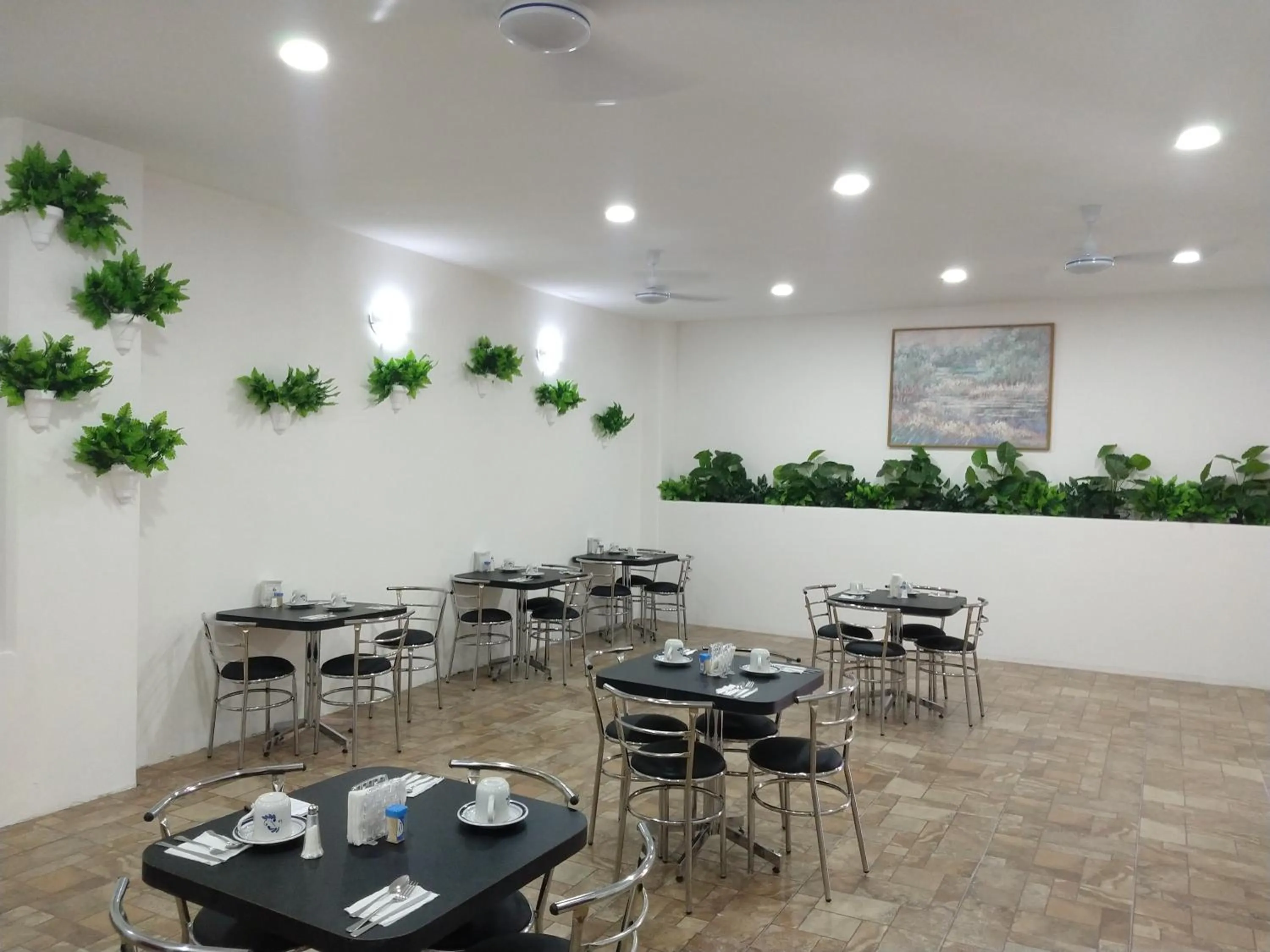 Restaurant/places to eat in BB INN