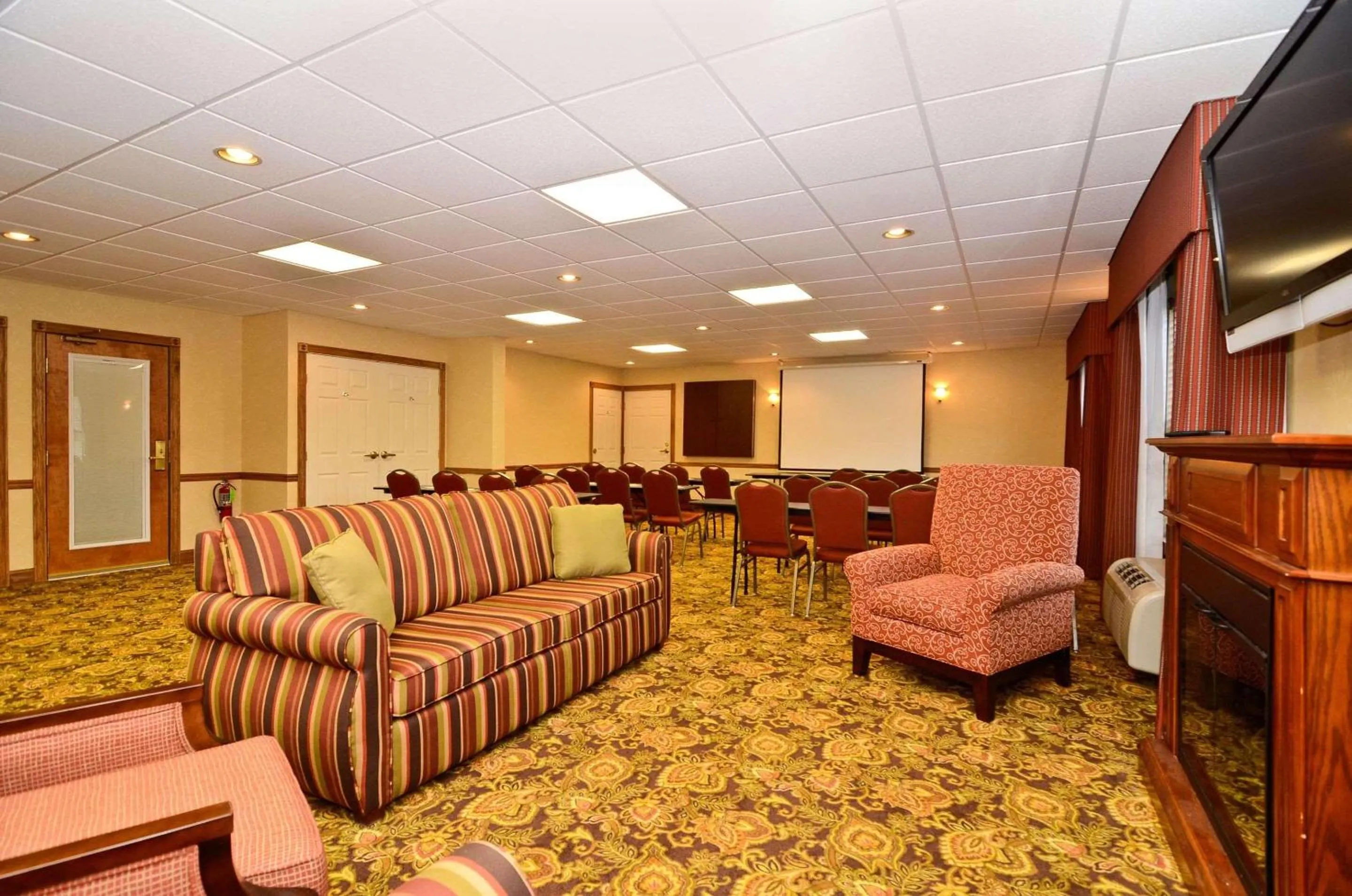 Meeting/conference room in Country Inn & Suites by Radisson, Stevens Point, WI