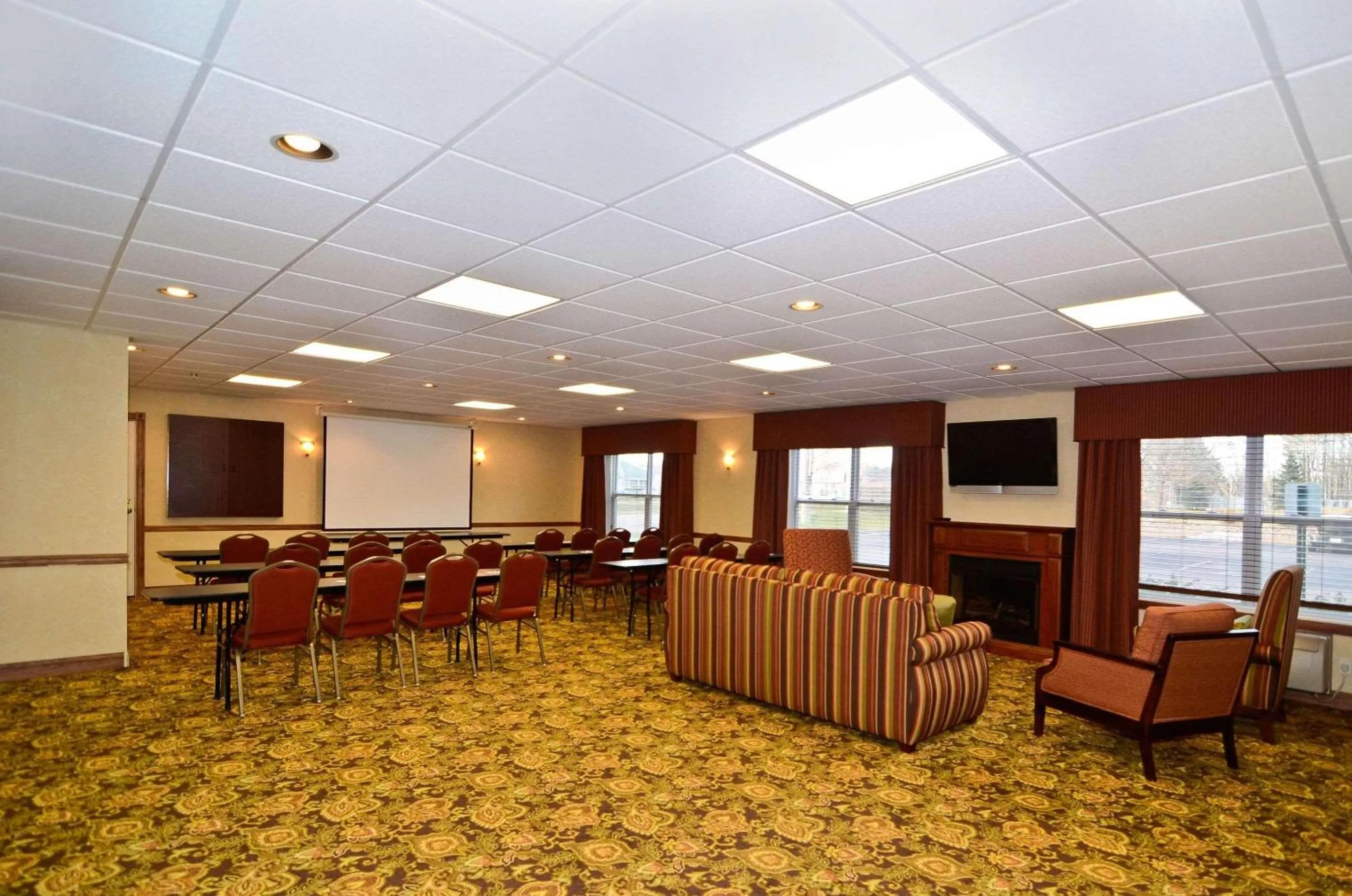Meeting/conference room in Country Inn & Suites by Radisson, Stevens Point, WI