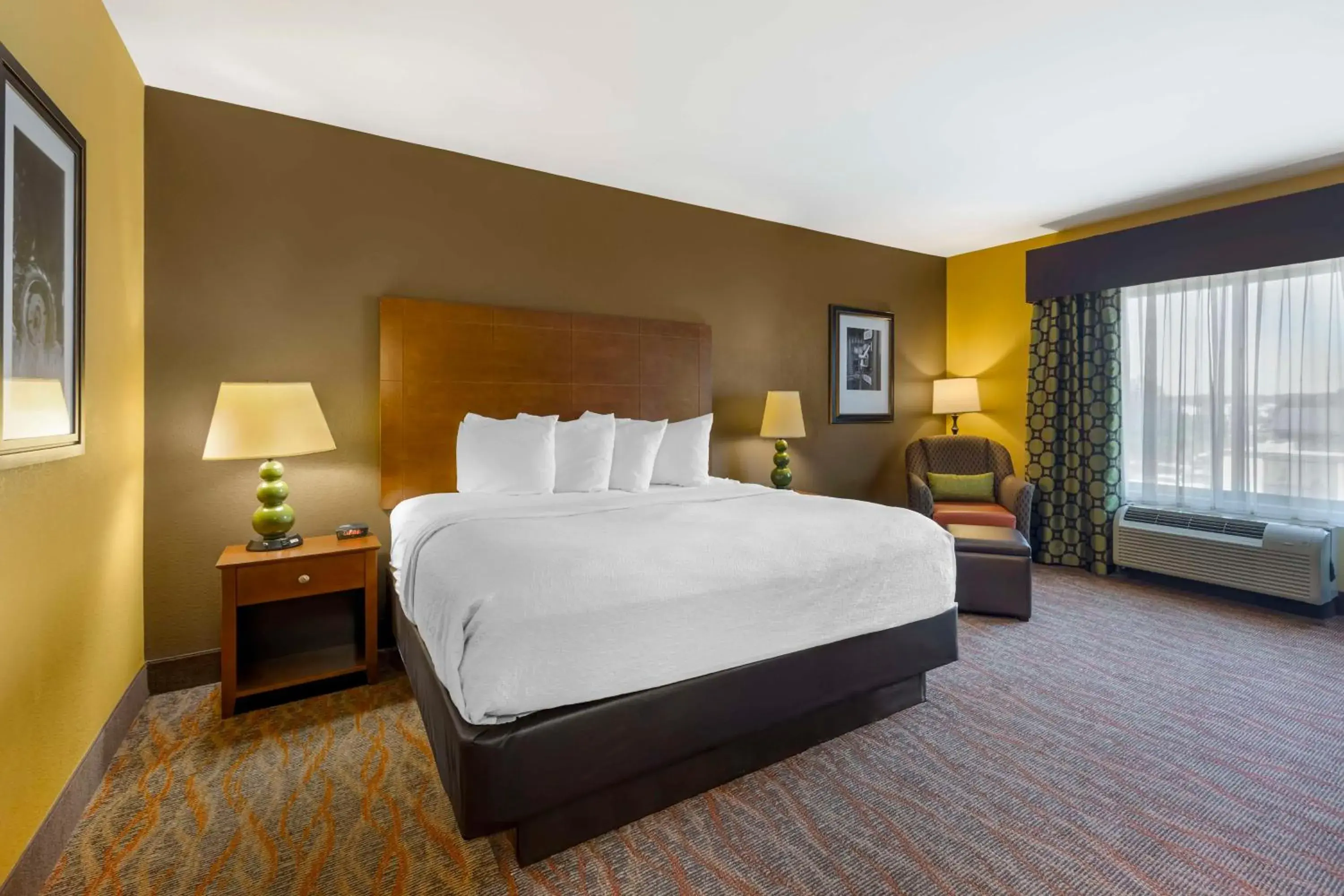 Bedroom, Bed in Best Western Plus Tupelo Inn & Suites Bedroom, Bed in Best Western Plus Tupelo Inn & Suites