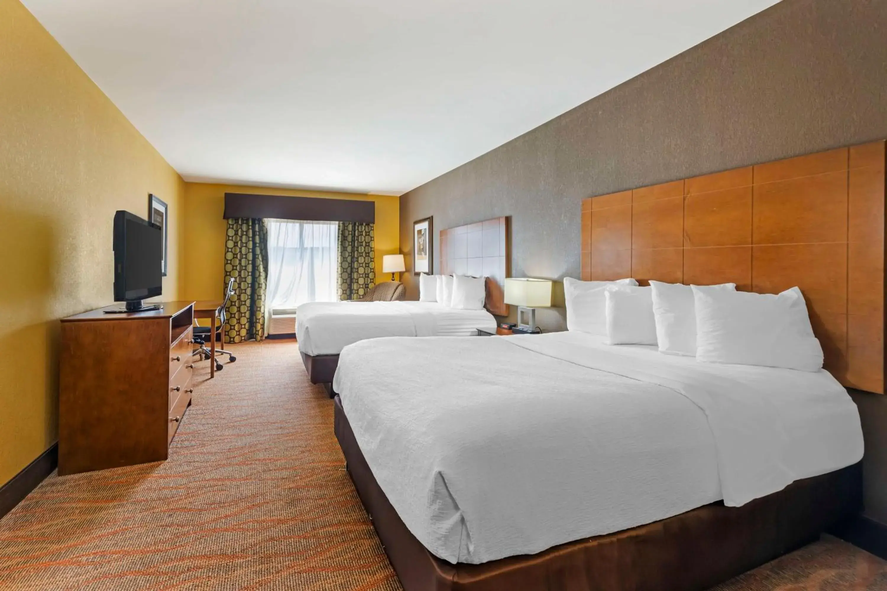 Bedroom, Bed in Best Western Plus Tupelo Inn & Suites Bedroom, Bed in Best Western Plus Tupelo Inn & Suites