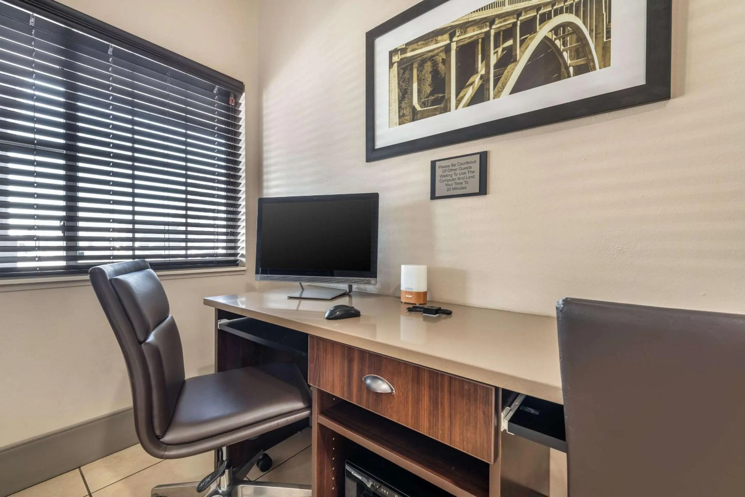 Business facilities in Country Inn & Suites by Radisson, Watertown, SD