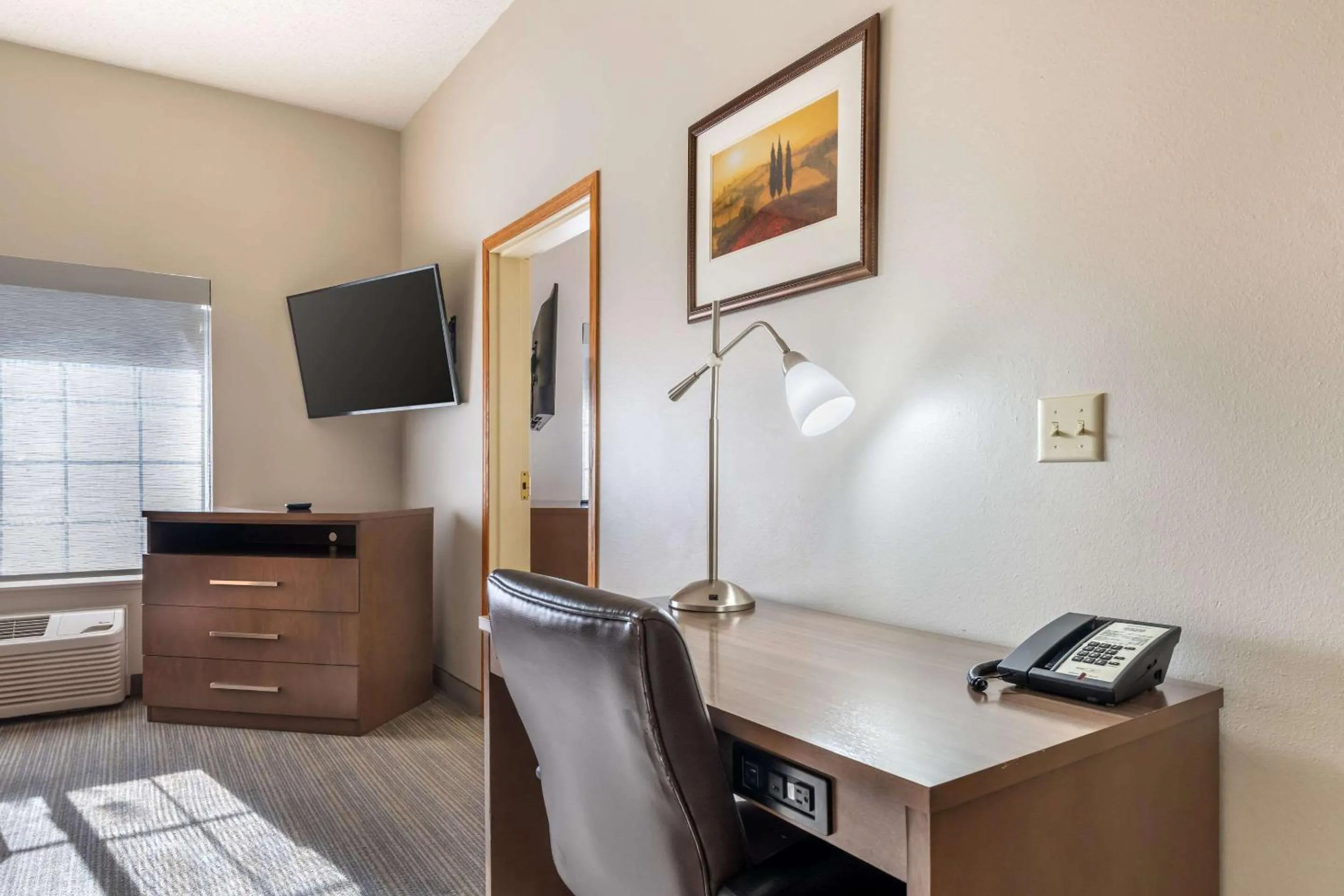 Bedroom in Country Inn & Suites by Radisson, Watertown, SD