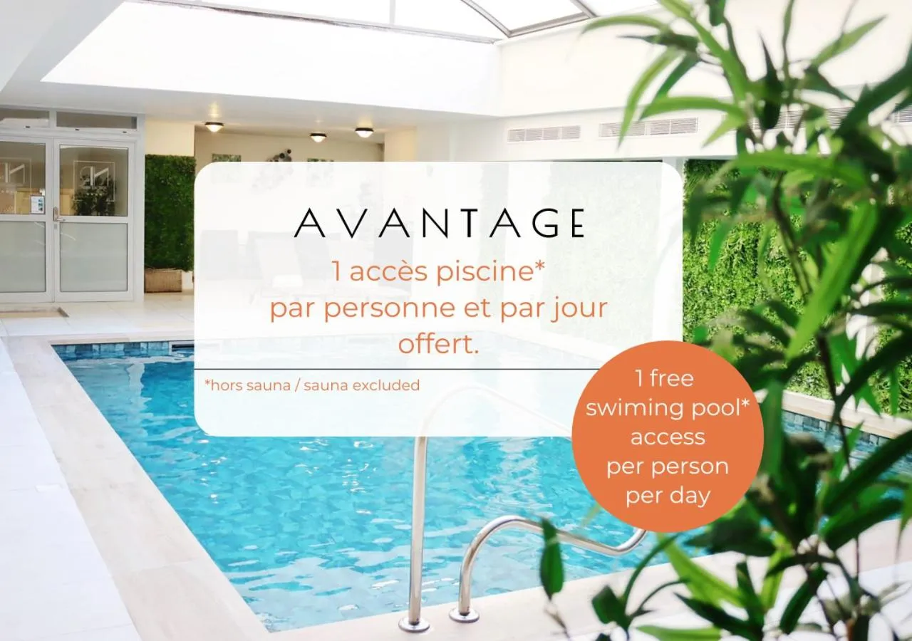 Swimming pool in Hotel Nice Riviera