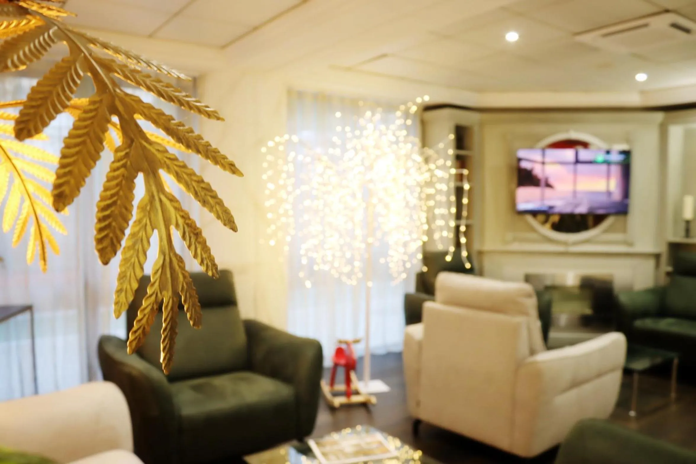 Communal lounge/ TV room in Hotel Nice Riviera