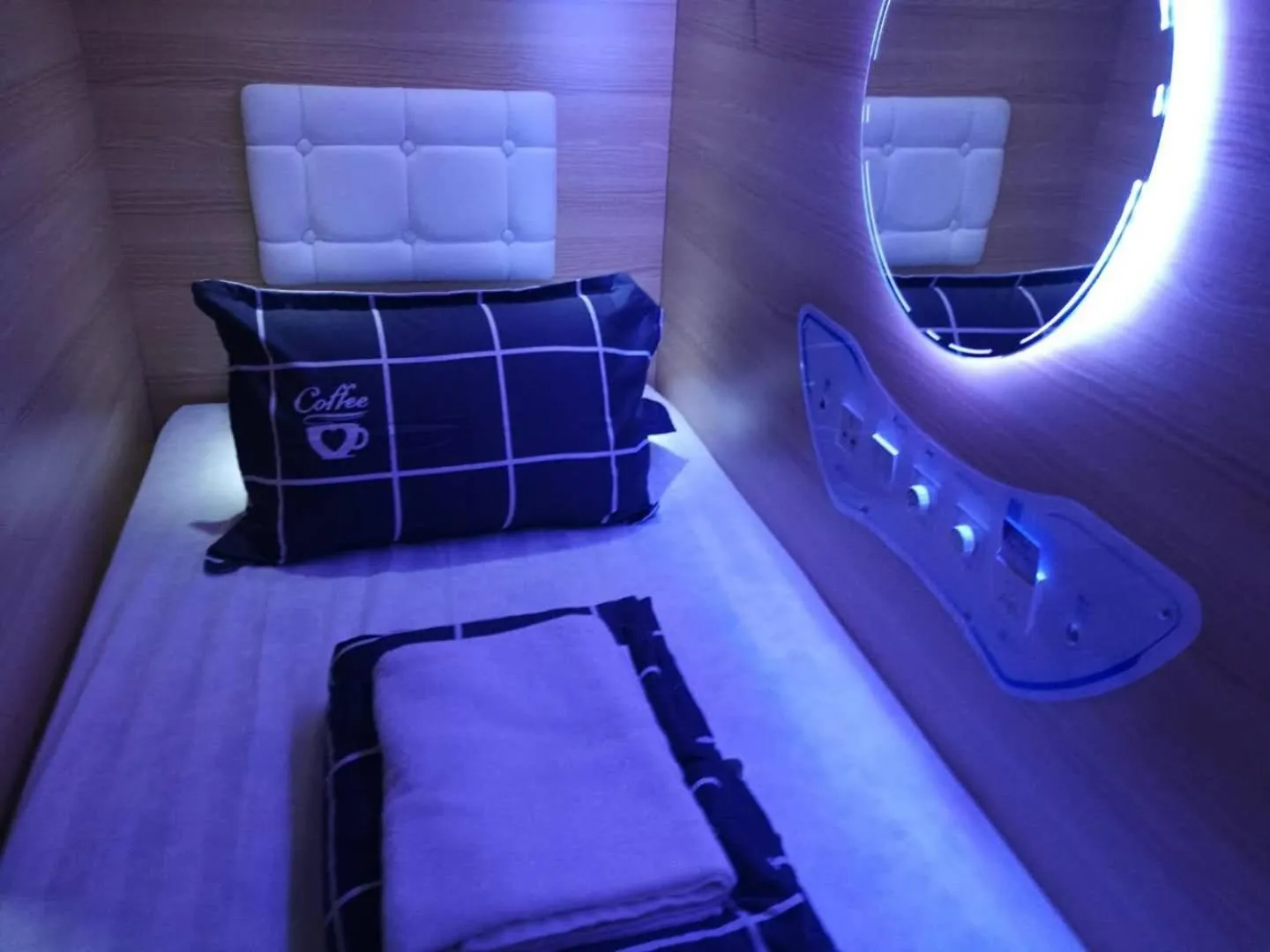 bunk bed, Bed in CapsulePod@Aljunied