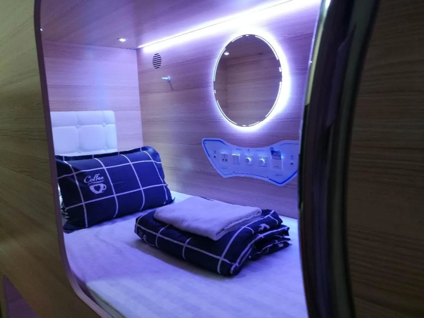 bunk bed, Bed in CapsulePod@Aljunied