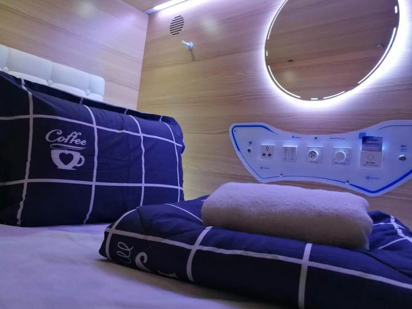 bunk bed, Bed in CapsulePod@Aljunied