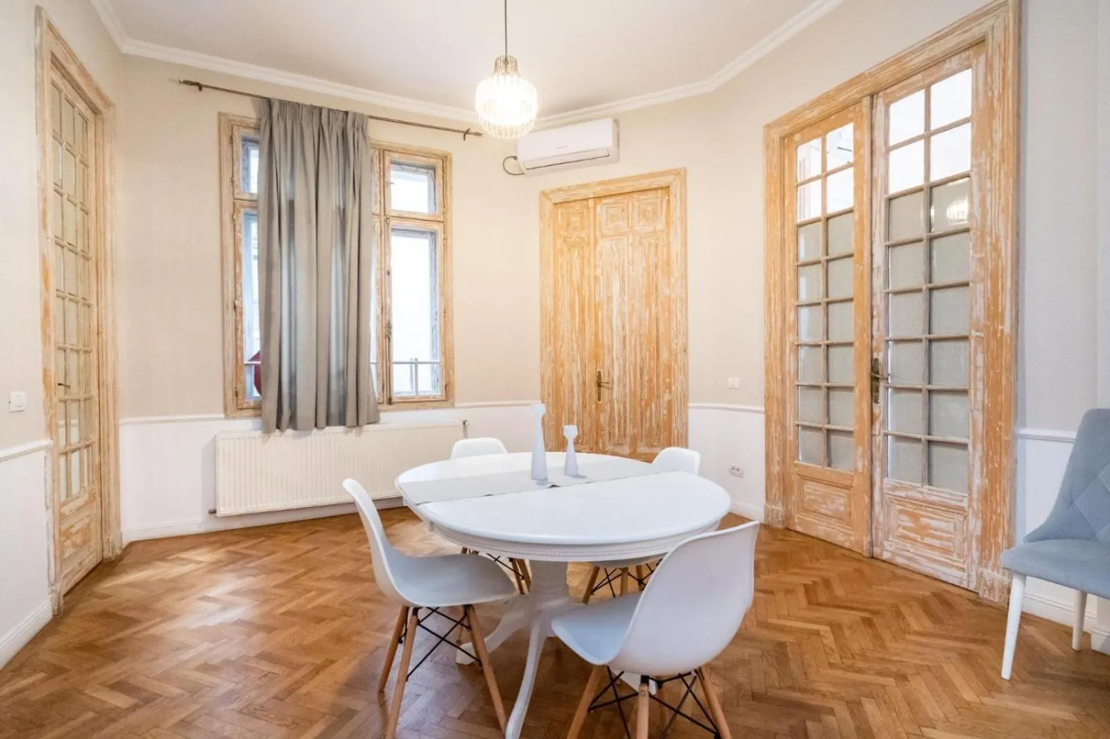 Dining area in Lascar Catargiu Villa