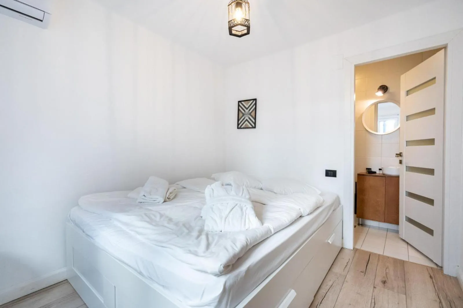 Bed in Lascar Catargiu Villa