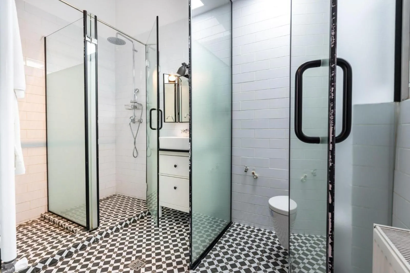 Shower in Lascar Catargiu Villa
