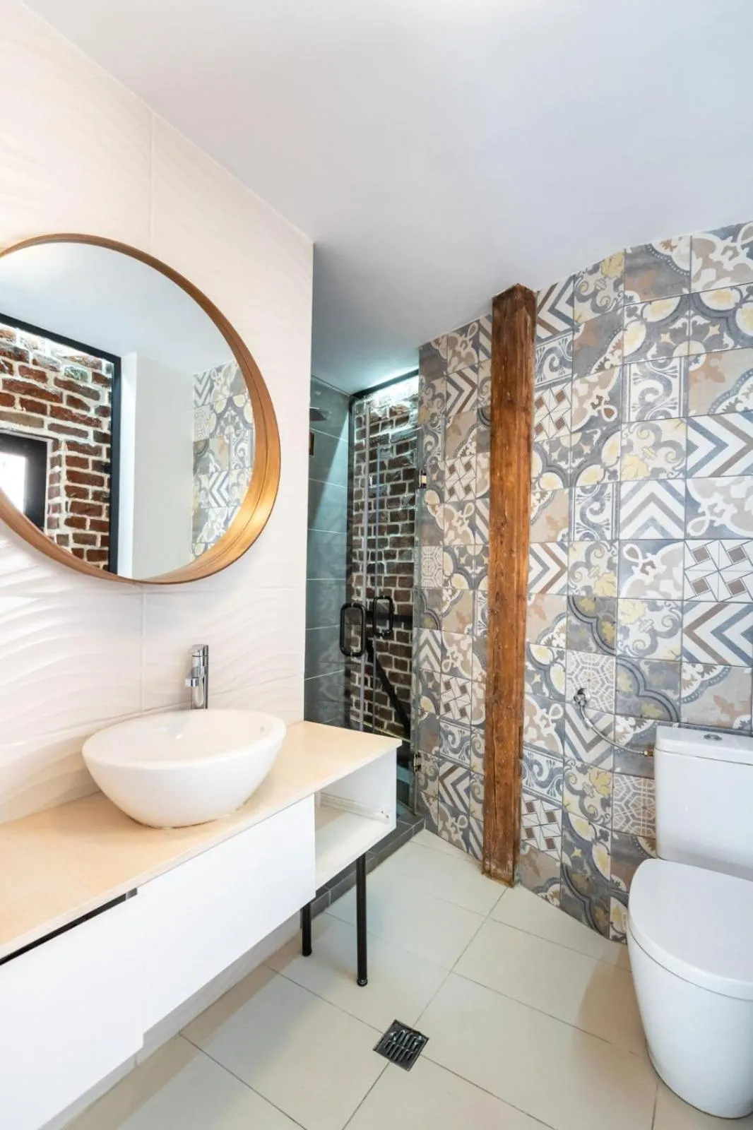 Shower in Lascar Catargiu Villa