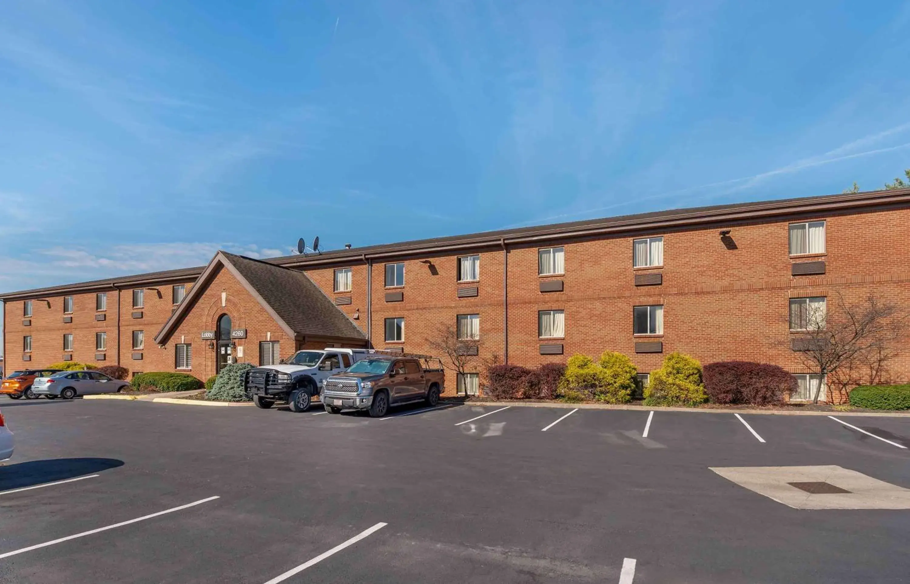 Property building in Extended Stay America Suites - Cincinnati - Blue Ash - Reagan Hwy Property building in Extended Stay America Suites - Cincinnati - Blue Ash - Reagan Hwy