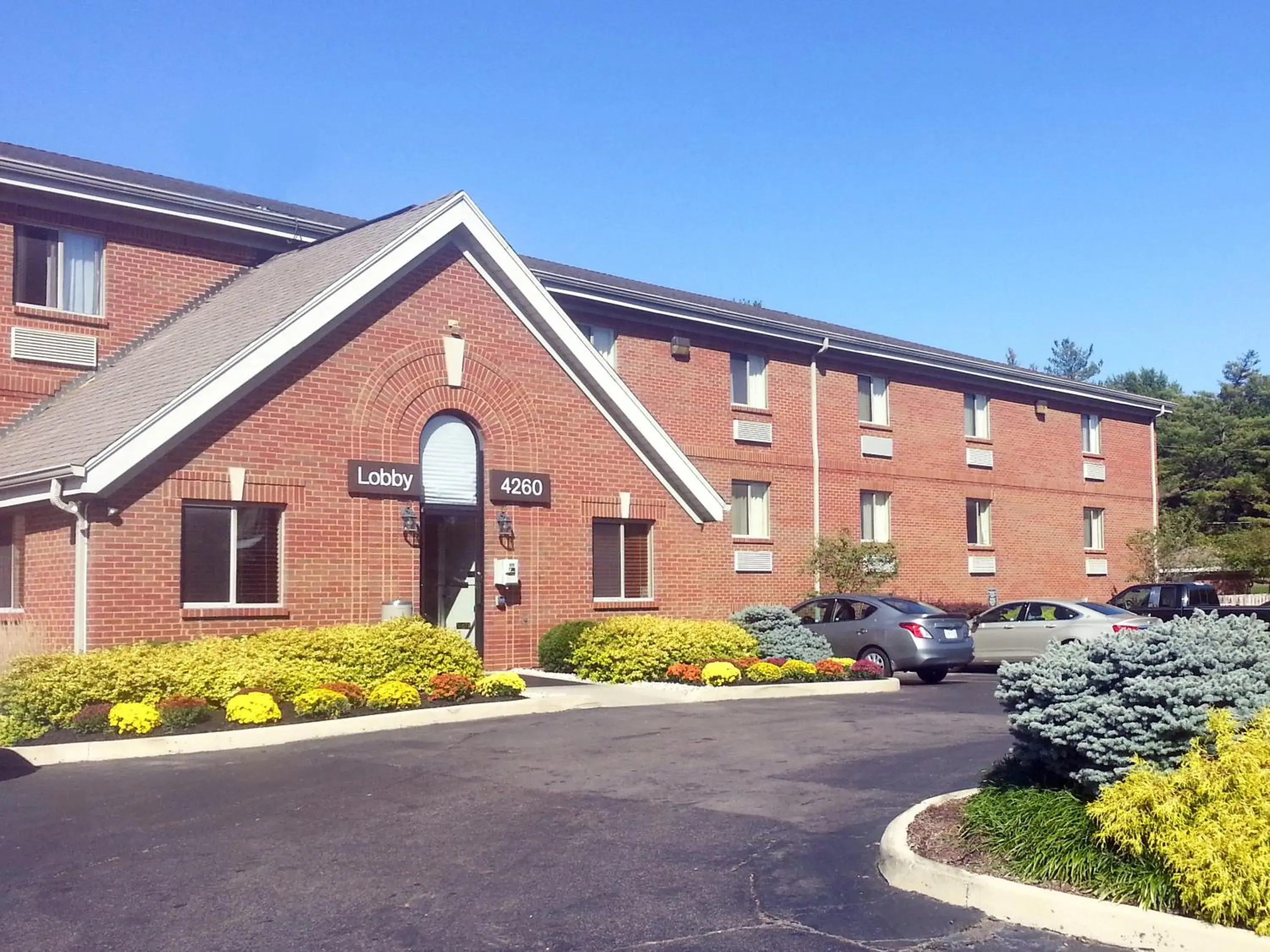 Property building in Extended Stay America Suites - Cincinnati - Blue Ash - Reagan Hwy Property building in Extended Stay America Suites - Cincinnati - Blue Ash - Reagan Hwy