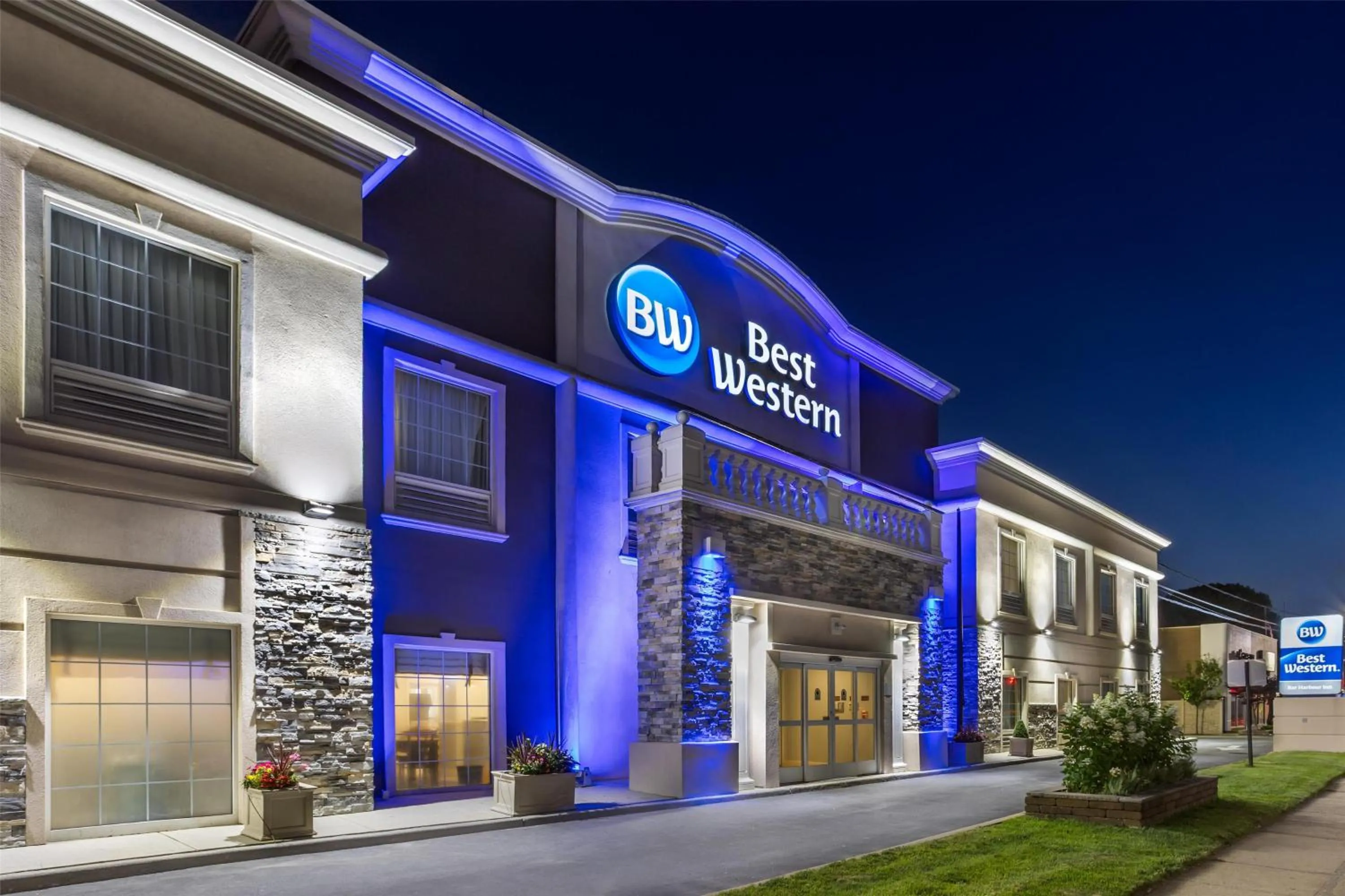 Property building in Best Western Bar Harbour Inn