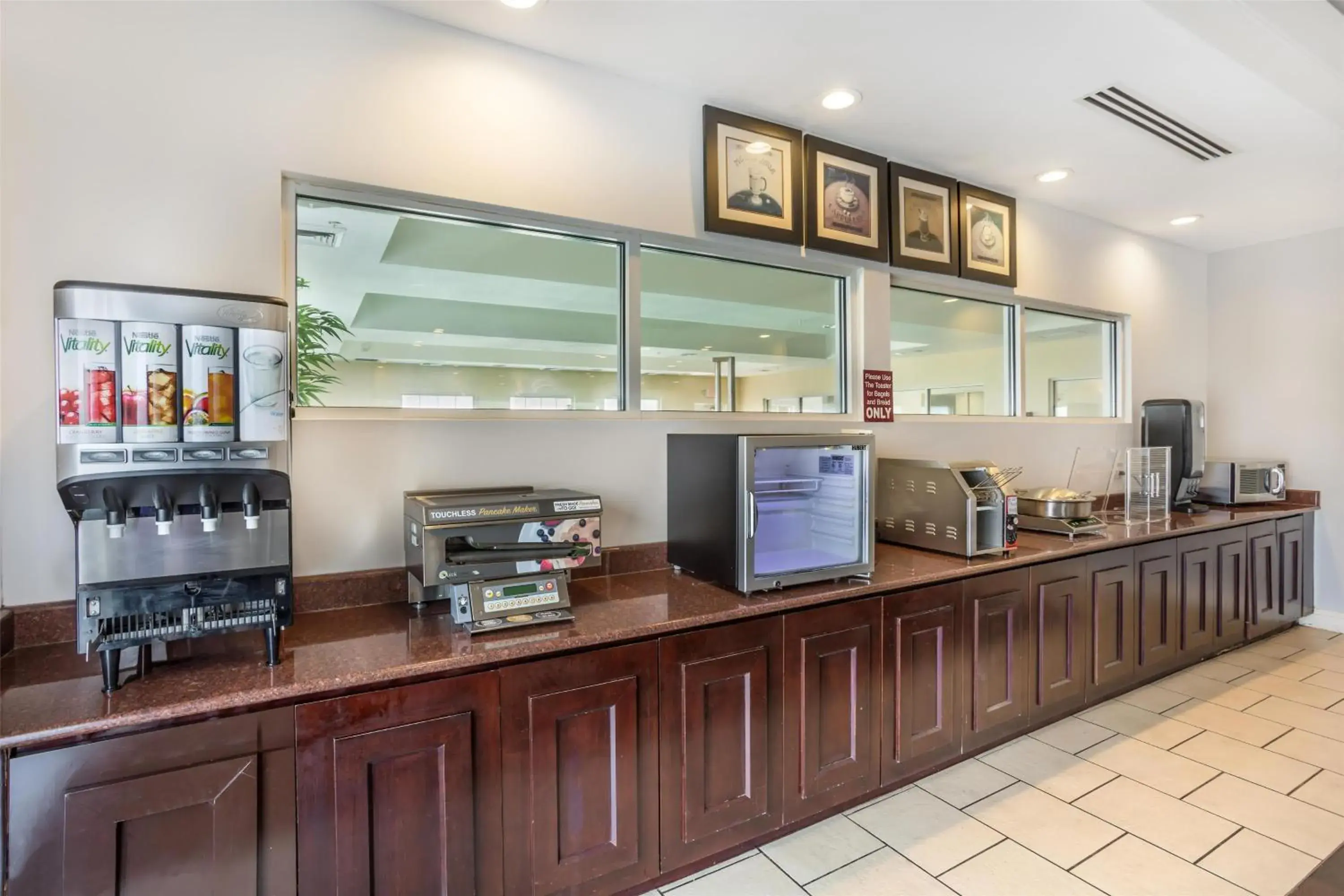 Breakfast in Best Western Bar Harbour Inn Breakfast in Best Western Bar Harbour Inn