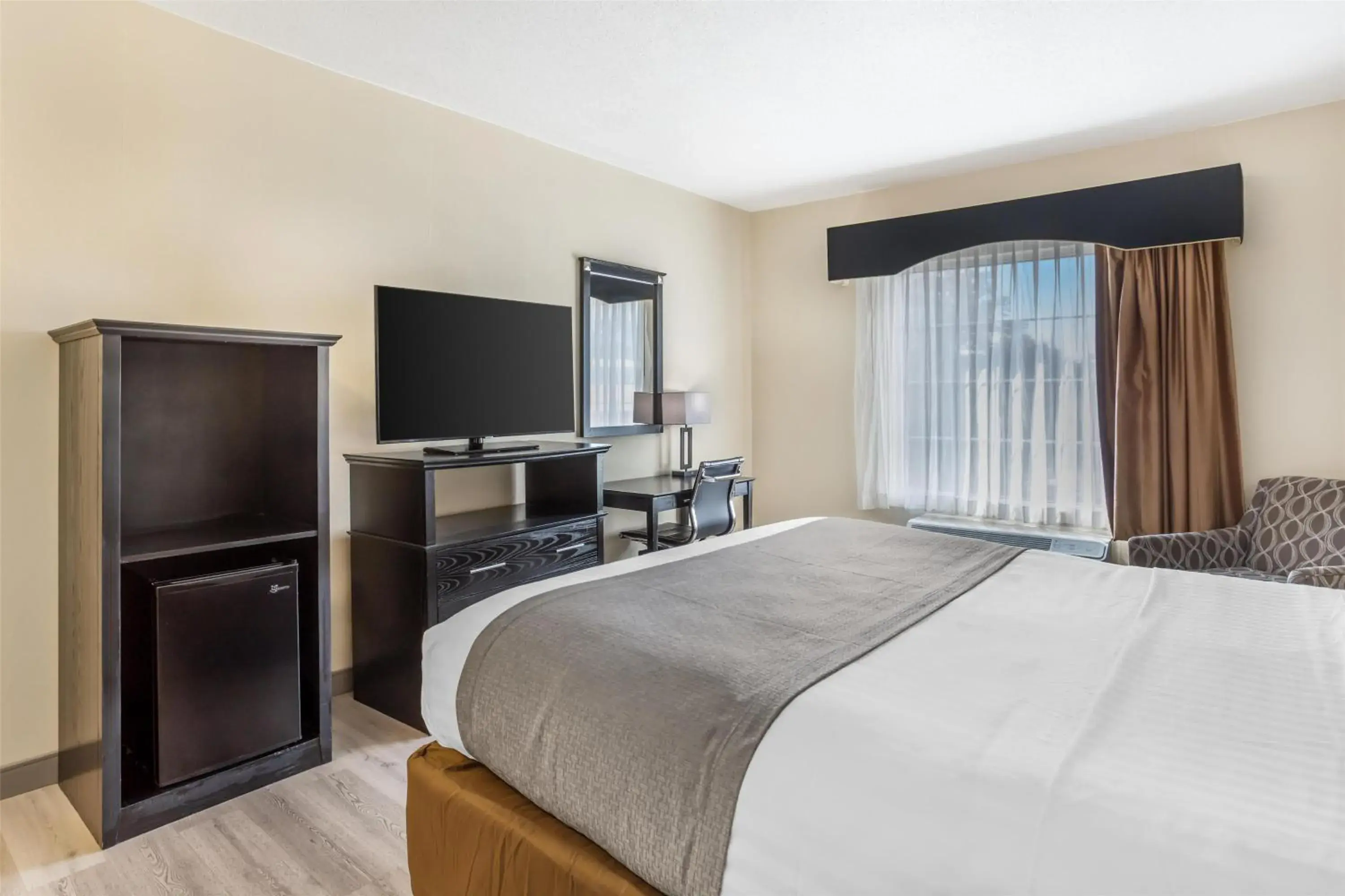 TV and multimedia, Bed in Best Western Bar Harbour Inn TV and multimedia, Bed in Best Western Bar Harbour Inn