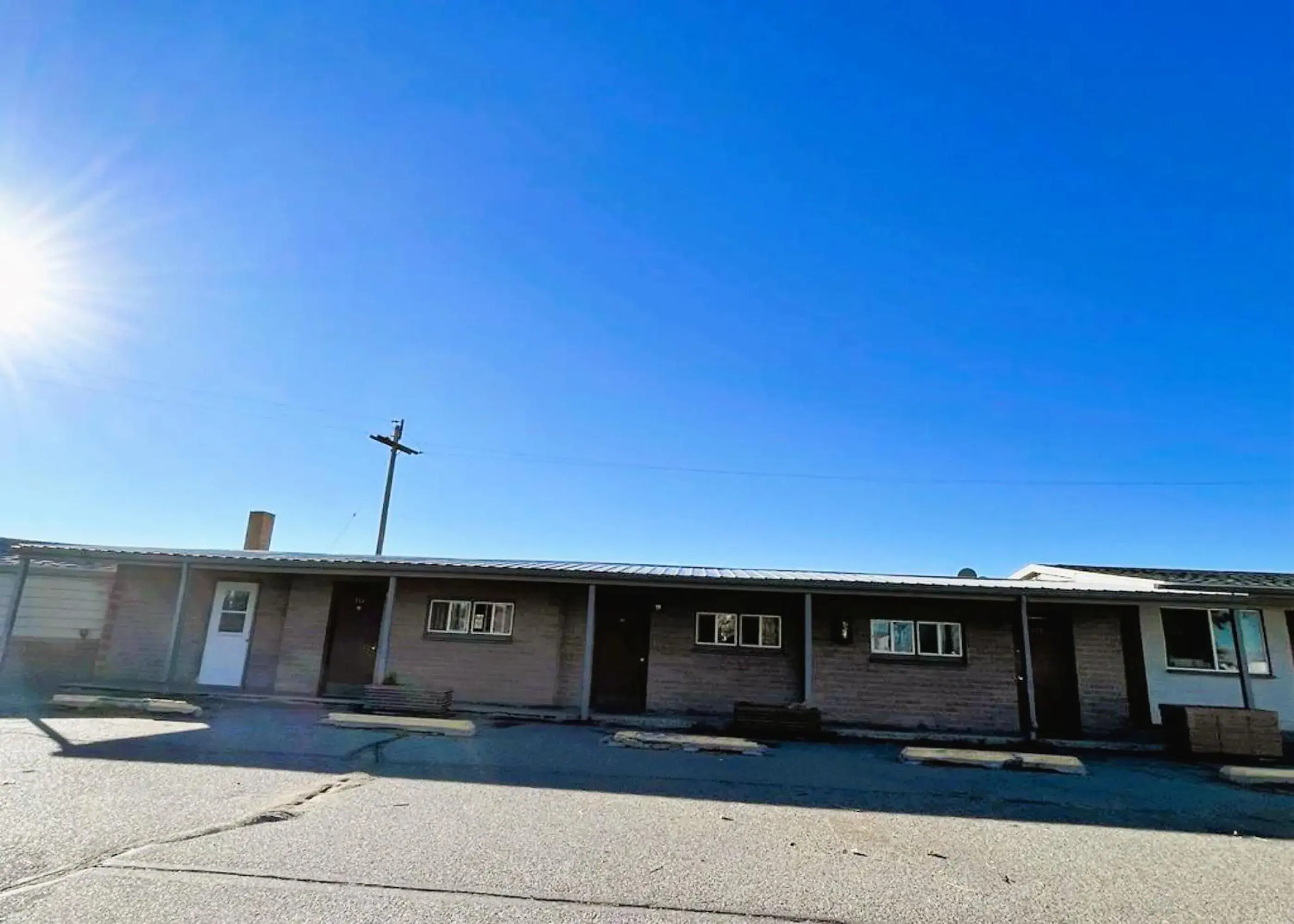 Property building in Love Hotels Desert Inn & RV by OYO at Boysen Wind River WY Property building in Love Hotels Desert Inn & RV by OYO at Boysen Wind River WY