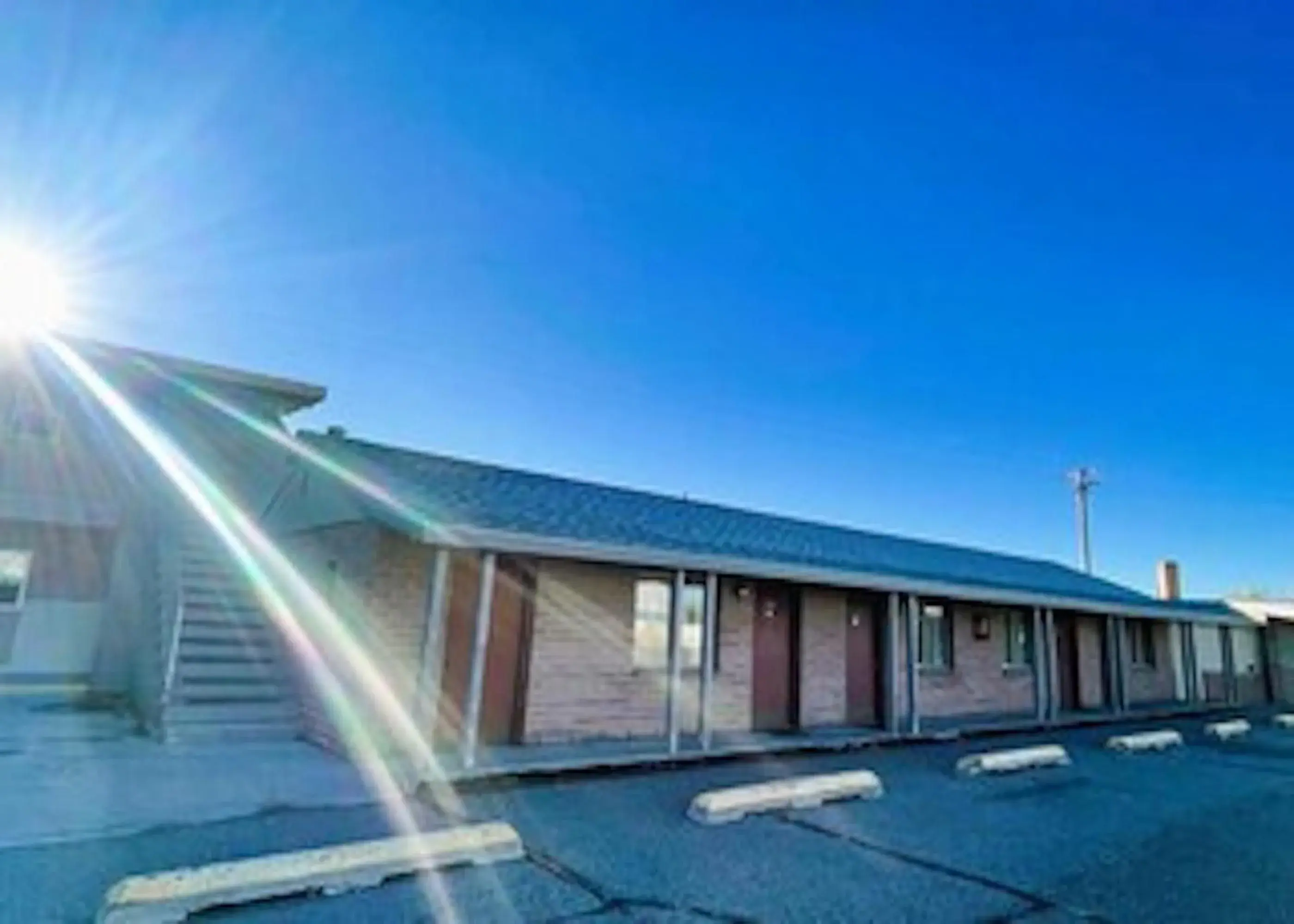 Property building in Love Hotels Desert Inn & RV by OYO at Boysen Wind River WY Property building in Love Hotels Desert Inn & RV by OYO at Boysen Wind River WY