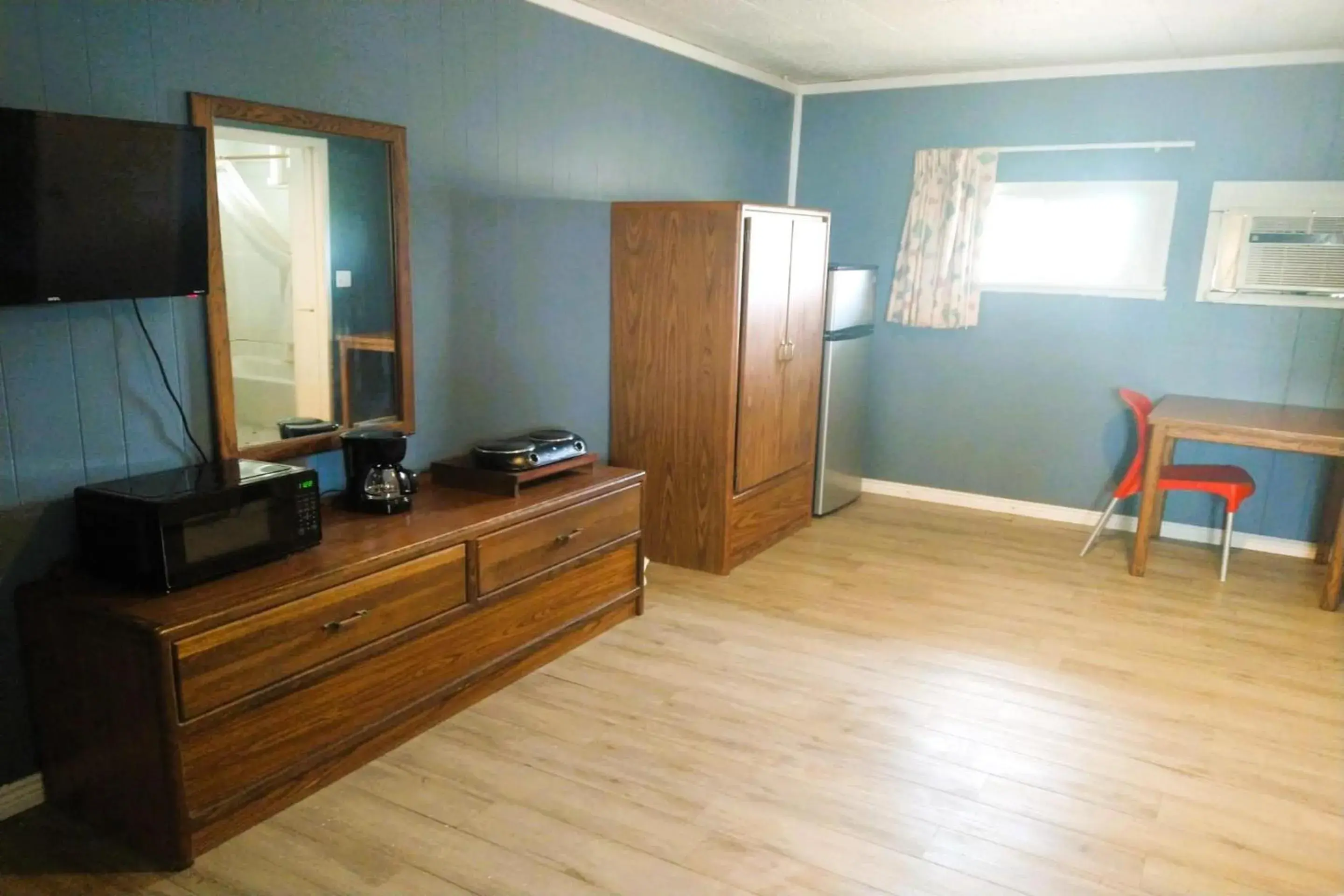 Bedroom in Love Hotels Desert Inn & RV by OYO at Boysen Wind River WY Bedroom in Love Hotels Desert Inn & RV by OYO at Boysen Wind River WY