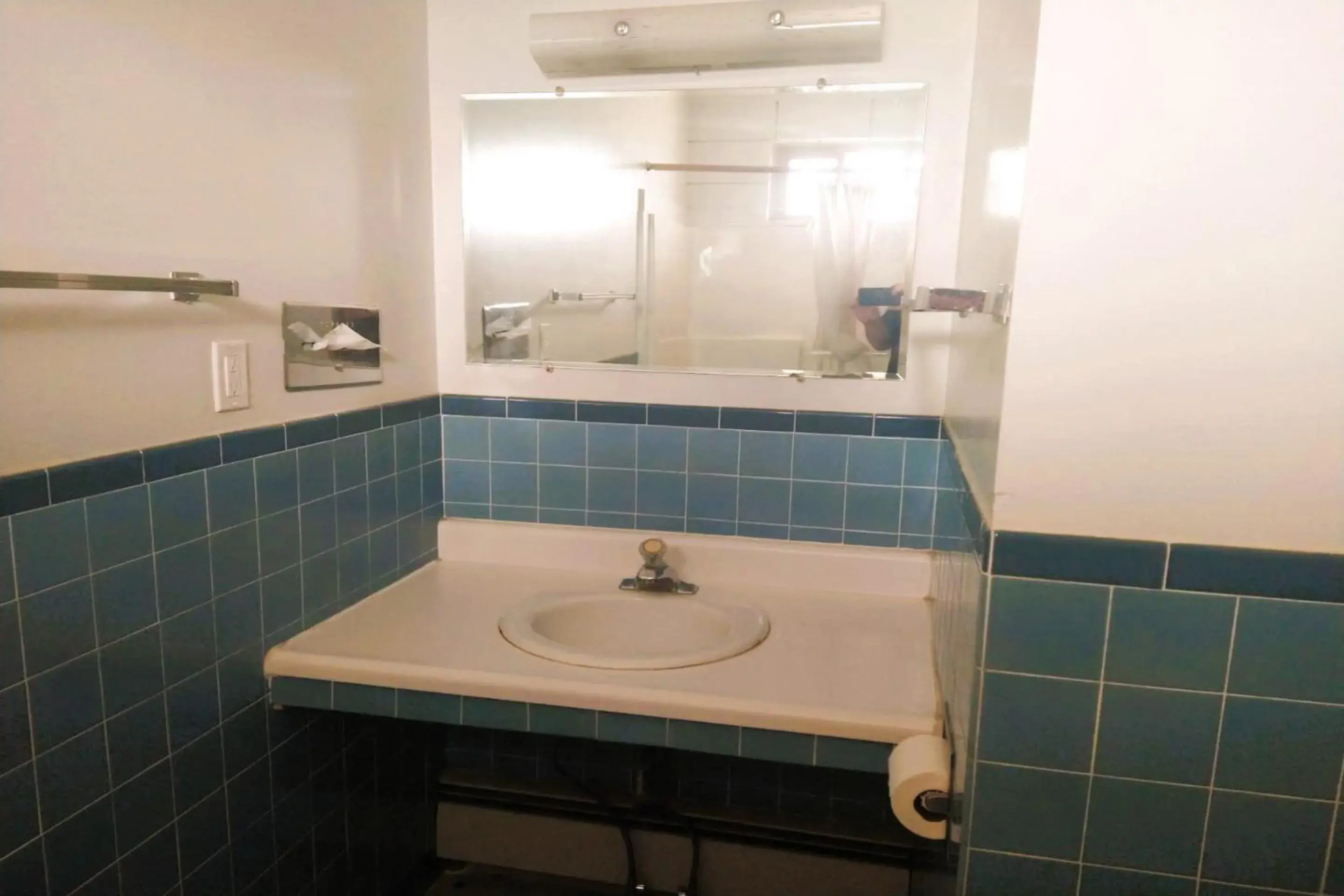 Bathroom in Love Hotels Desert Inn & RV by OYO at Boysen Wind River WY Bathroom in Love Hotels Desert Inn & RV by OYO at Boysen Wind River WY