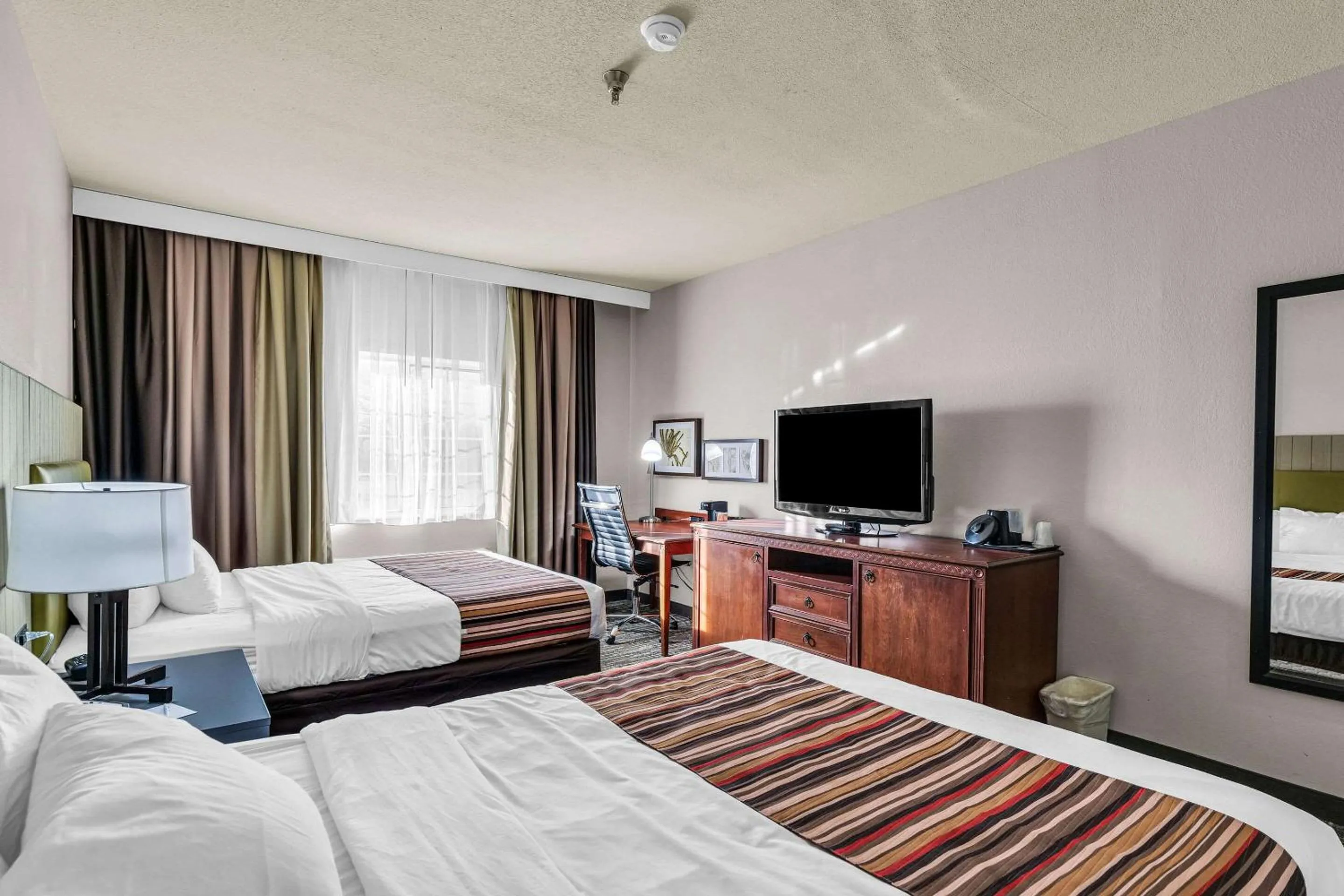 Bedroom in Country Inn & Suites by Radisson, Decatur, IL