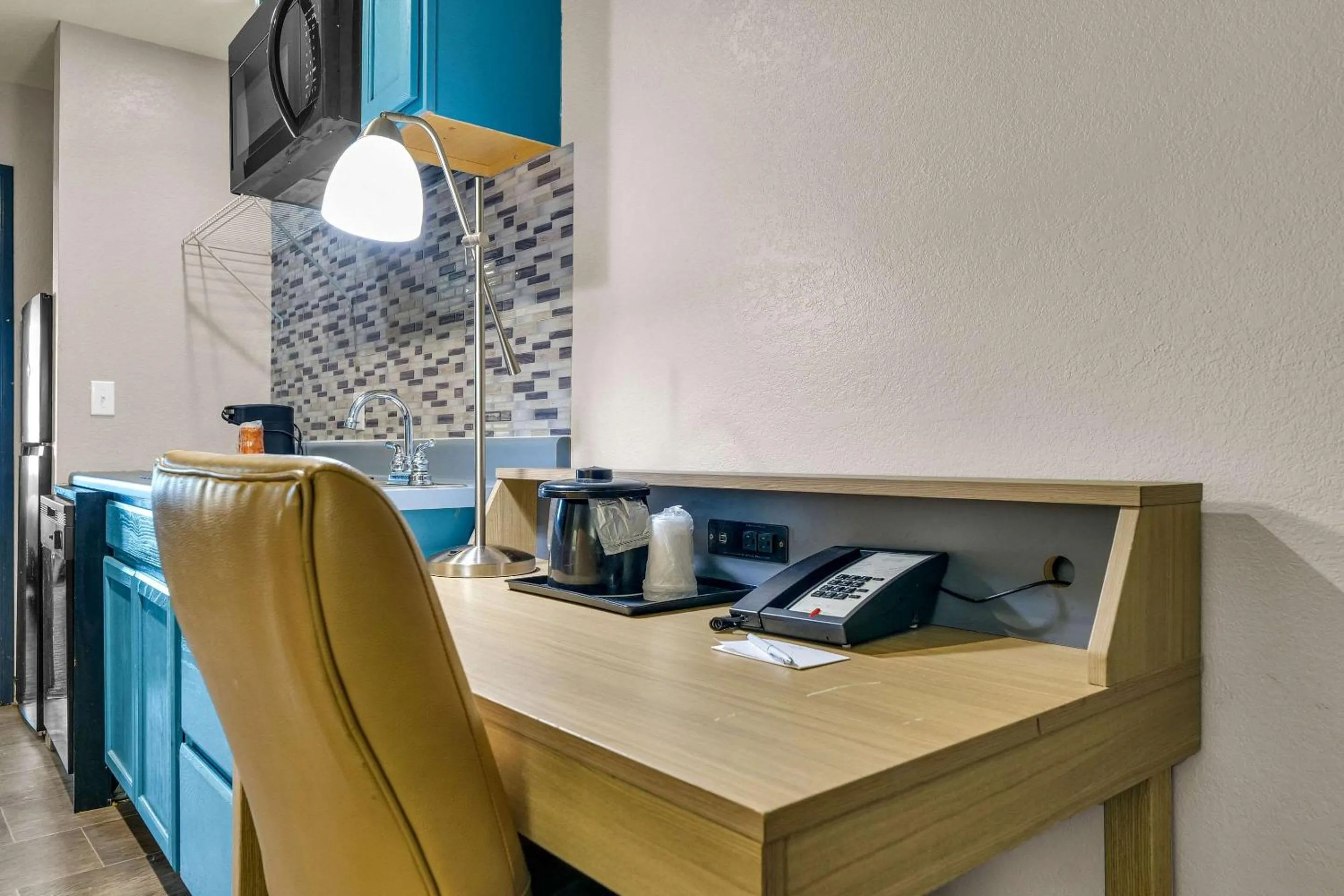 Bedroom in Country Inn & Suites by Radisson, Decatur, IL