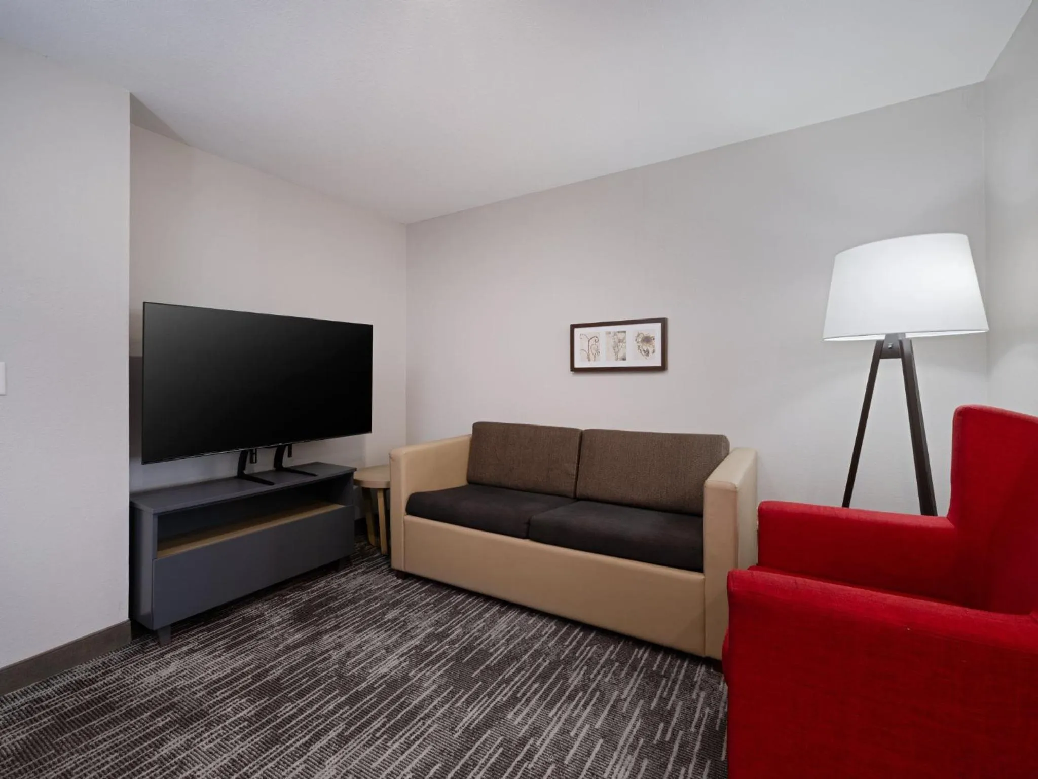 Photo of the whole room in Garner Hotel Decatur - Forsyth by IHG