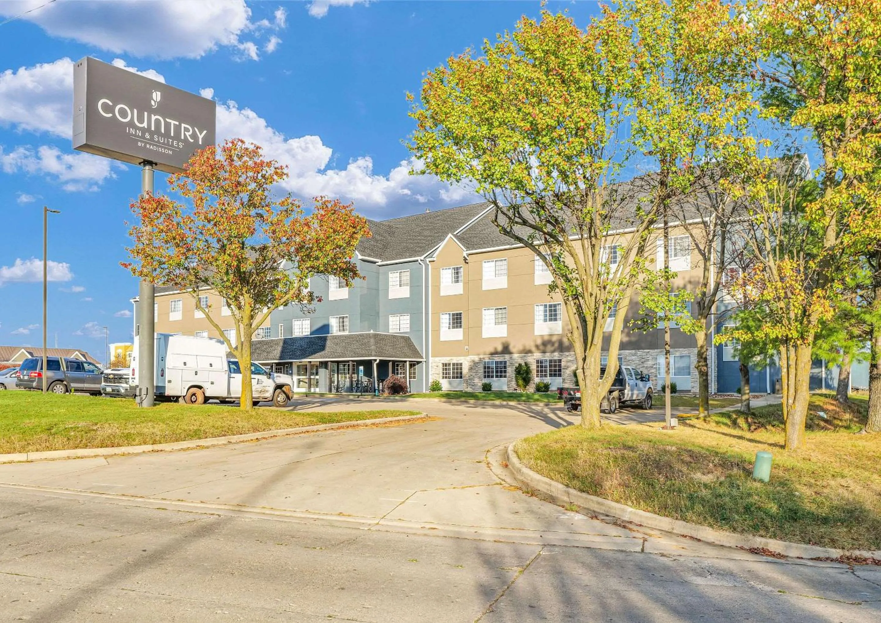 Property building in Country Inn & Suites by Radisson, Decatur, IL