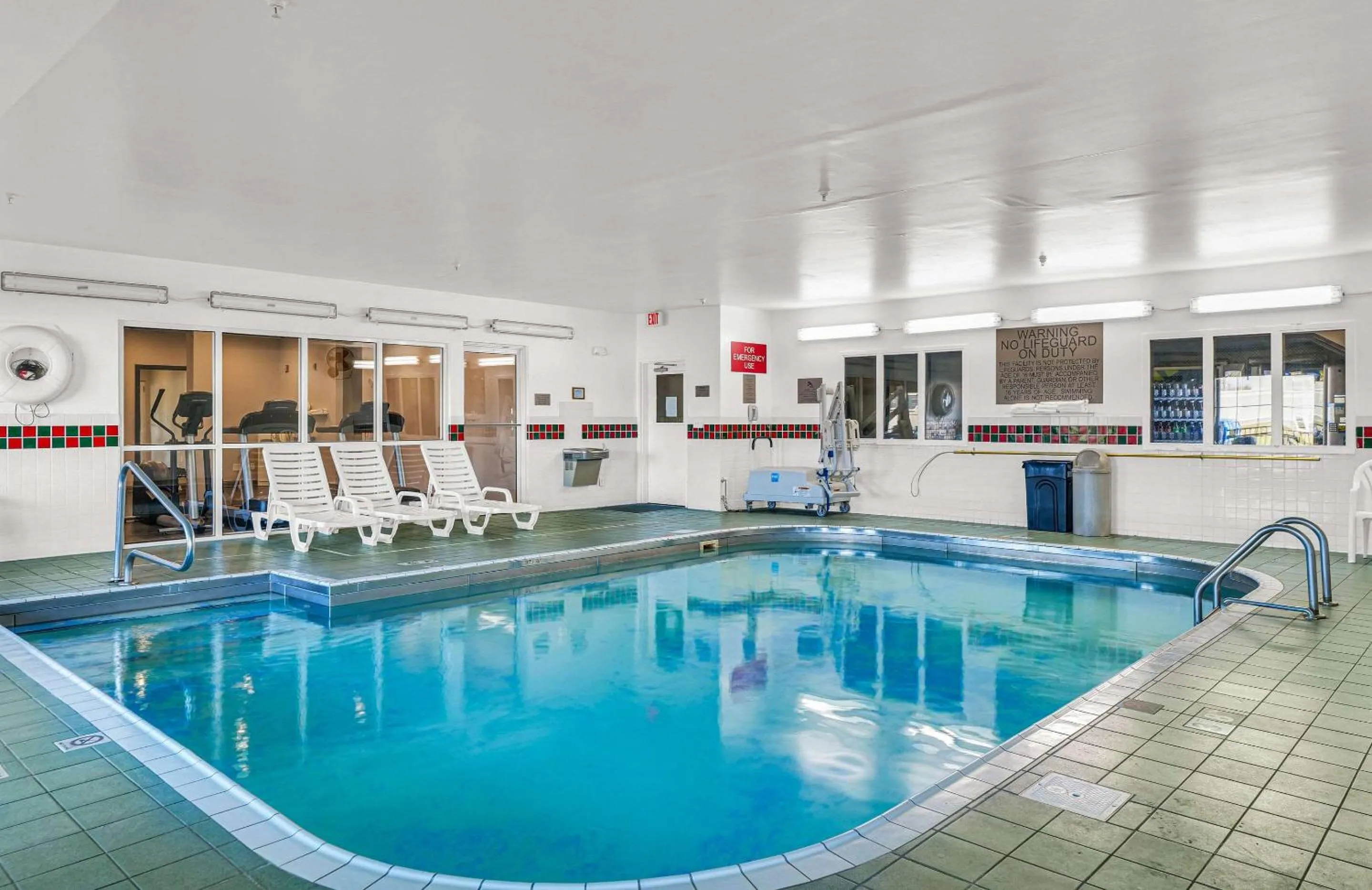 Swimming pool in Country Inn & Suites by Radisson, Decatur, IL