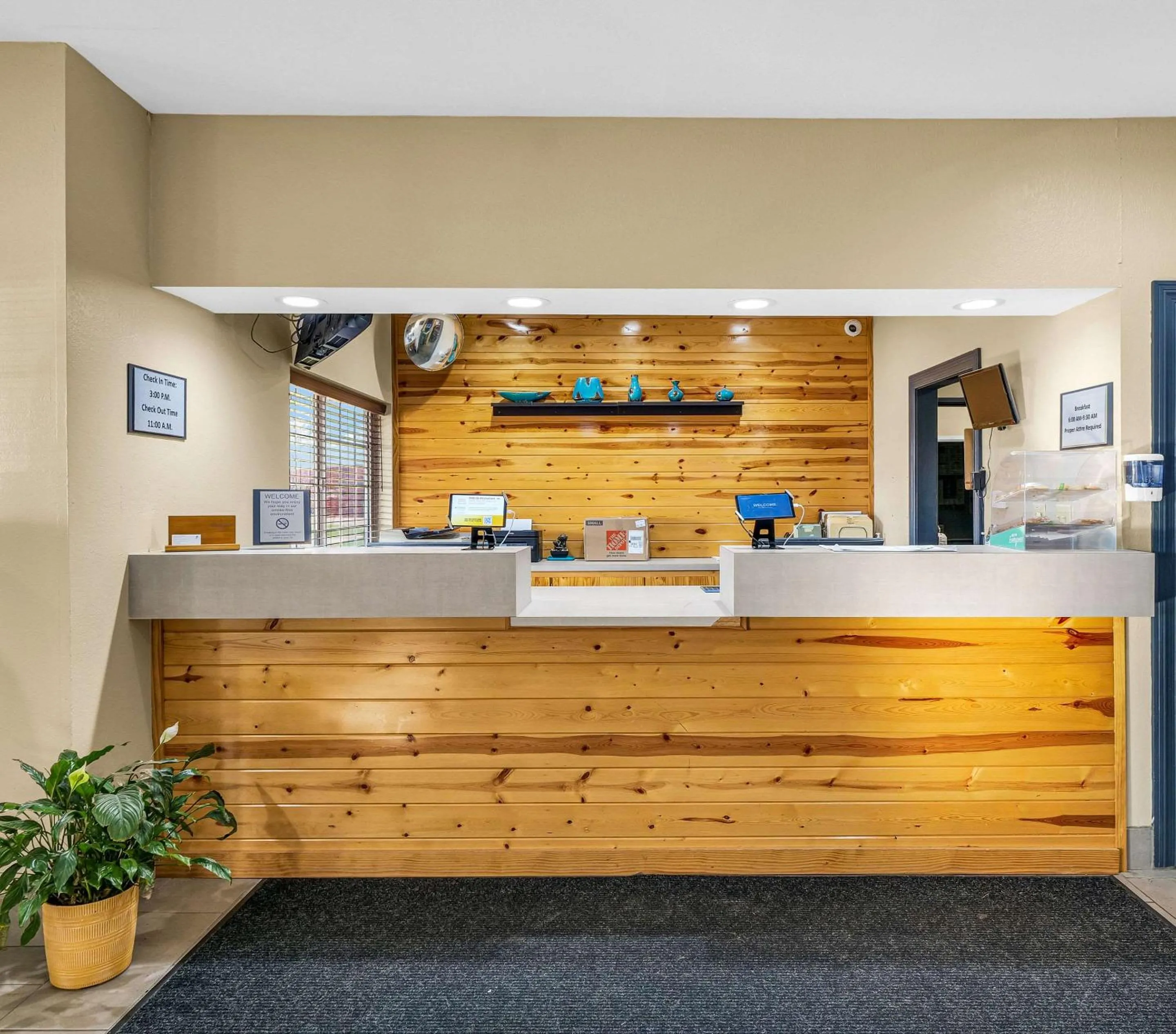 Lobby or reception in Country Inn & Suites by Radisson, Decatur, IL