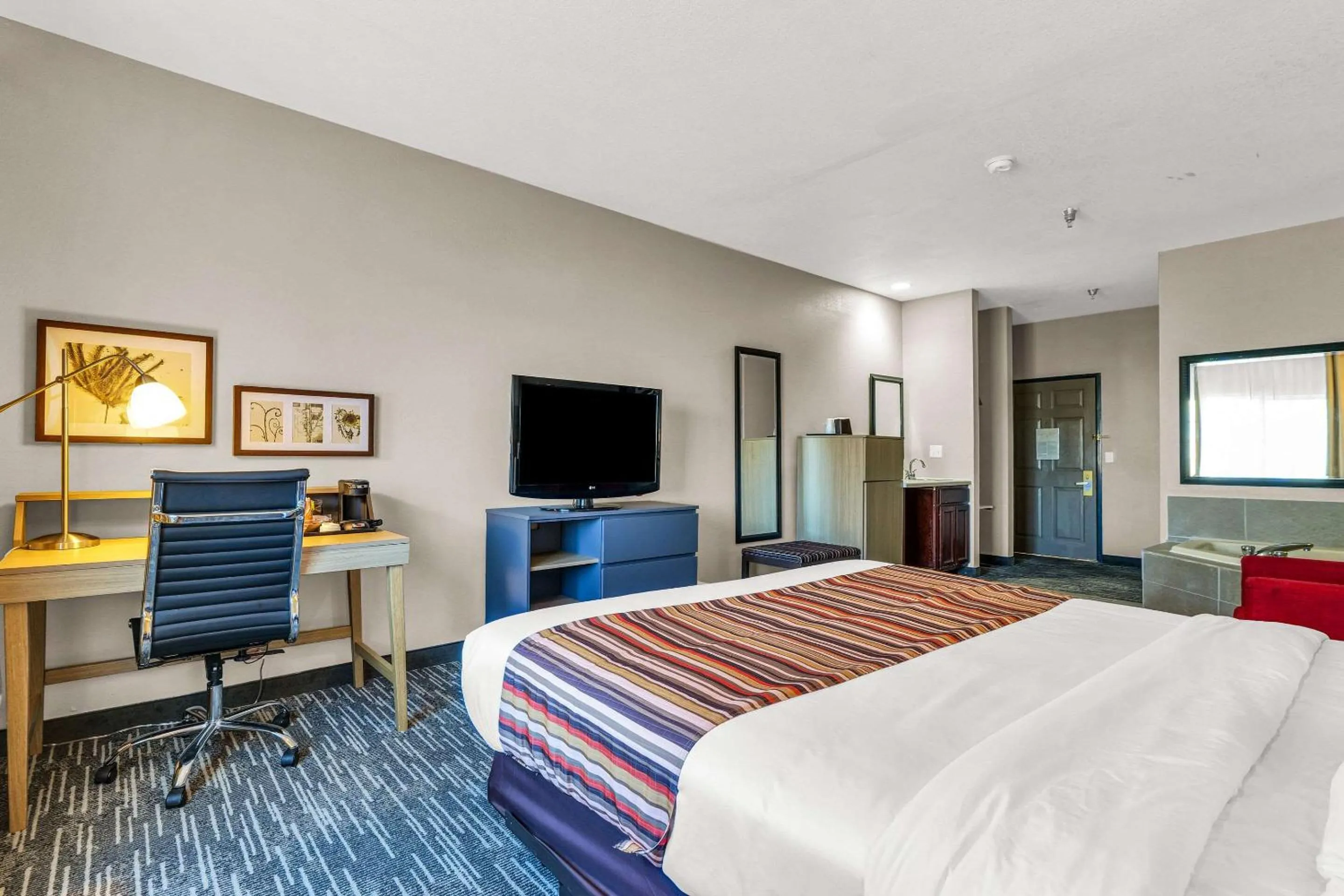 Bedroom in Country Inn & Suites by Radisson, Decatur, IL