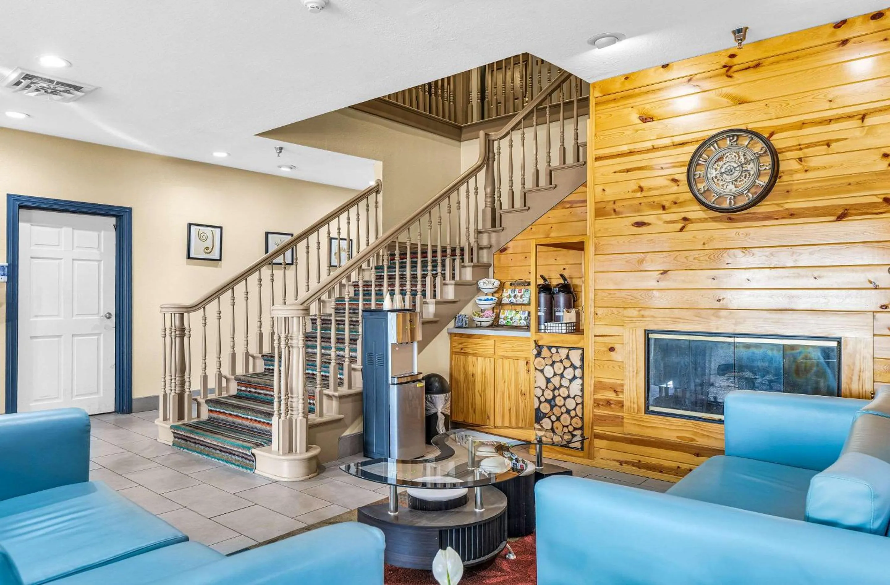 Lobby or reception in Country Inn & Suites by Radisson, Decatur, IL