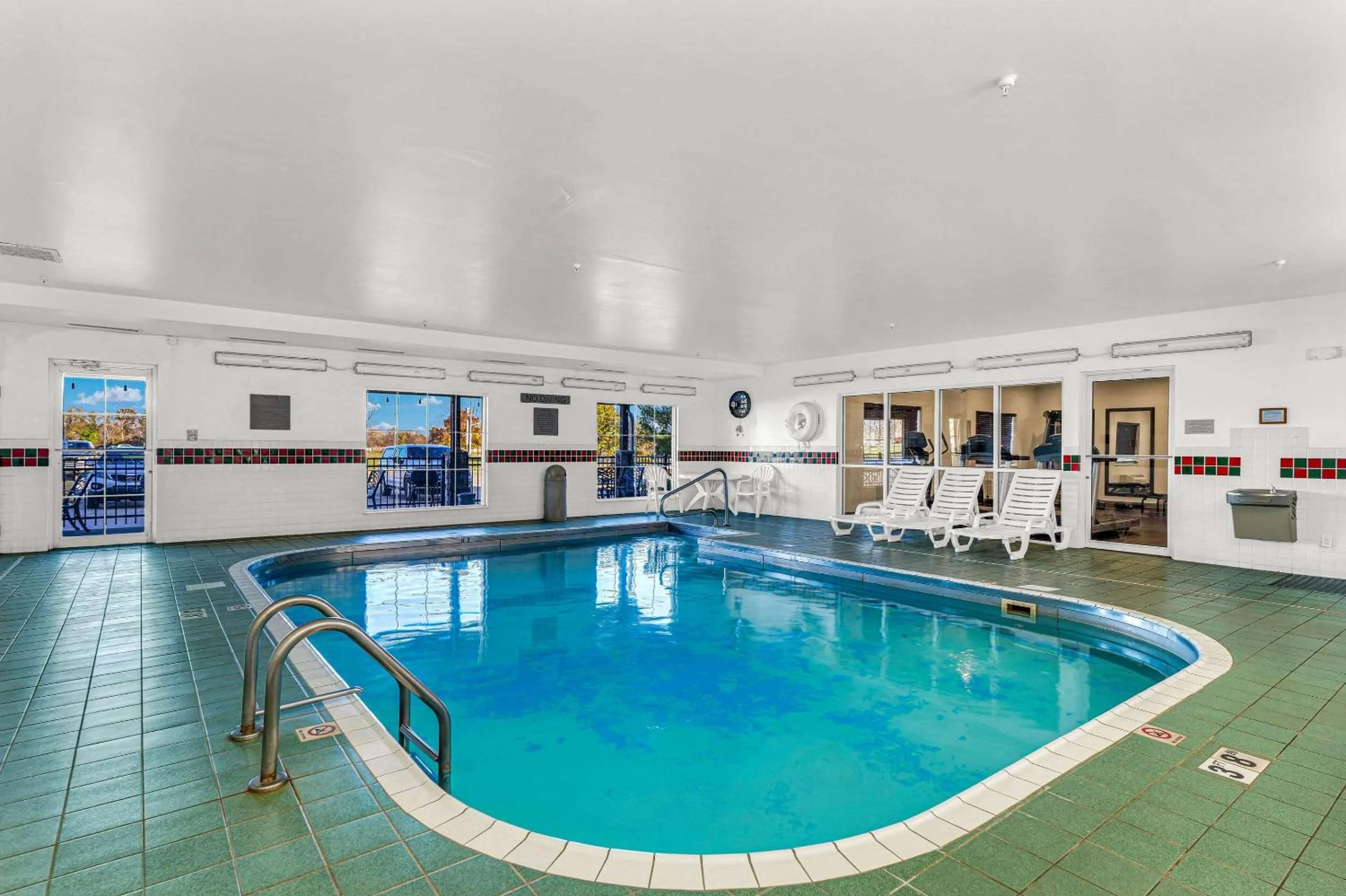 Swimming pool in Country Inn & Suites by Radisson, Decatur, IL