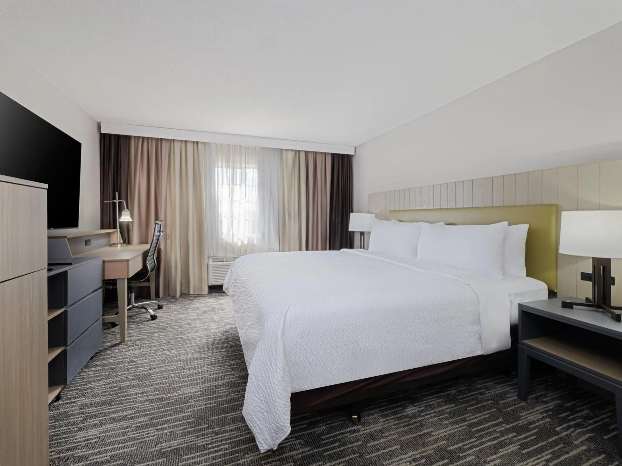 Photo of the whole room, Bed in Garner Hotel Decatur - Forsyth by IHG