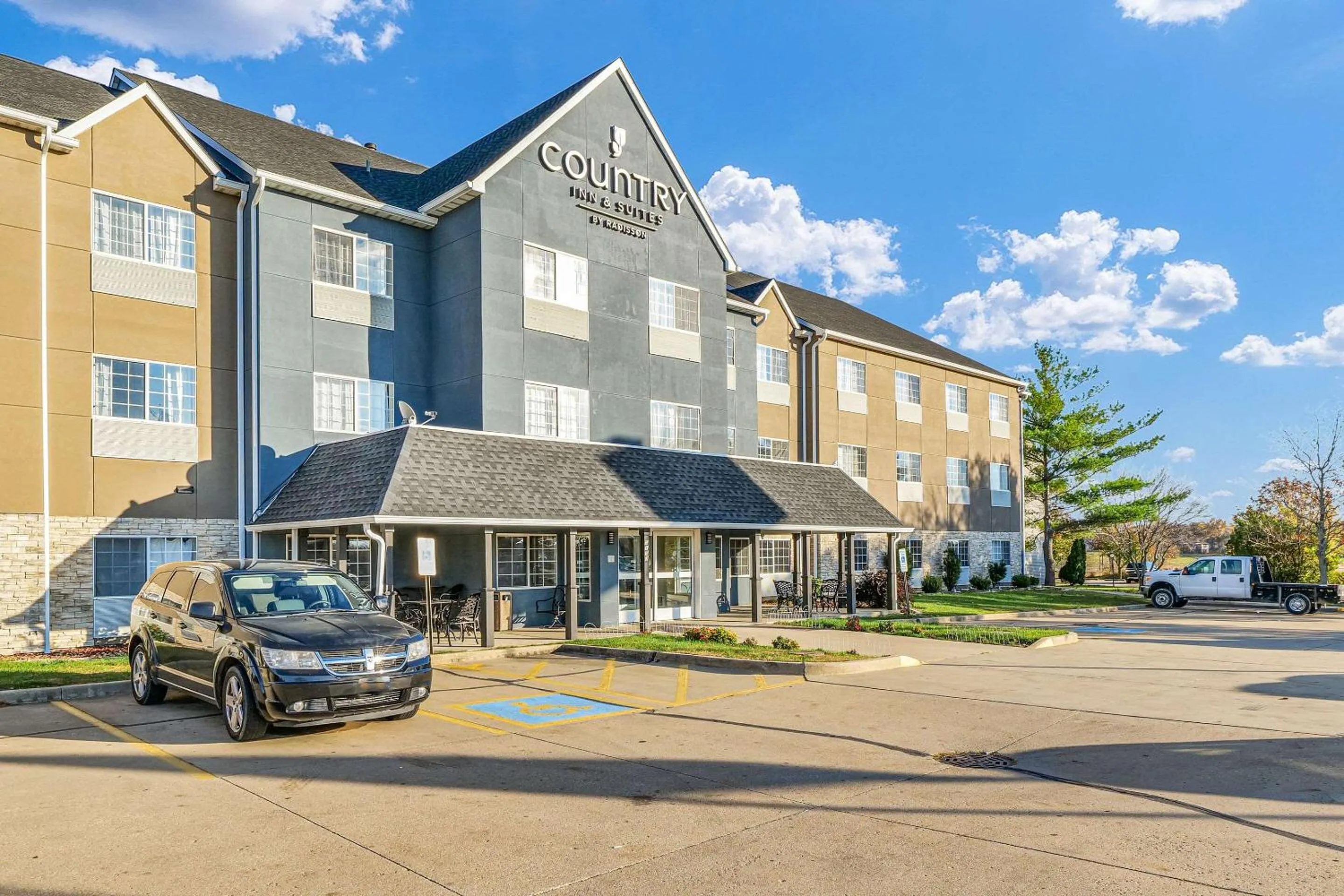 Property building in Country Inn & Suites by Radisson, Decatur, IL
