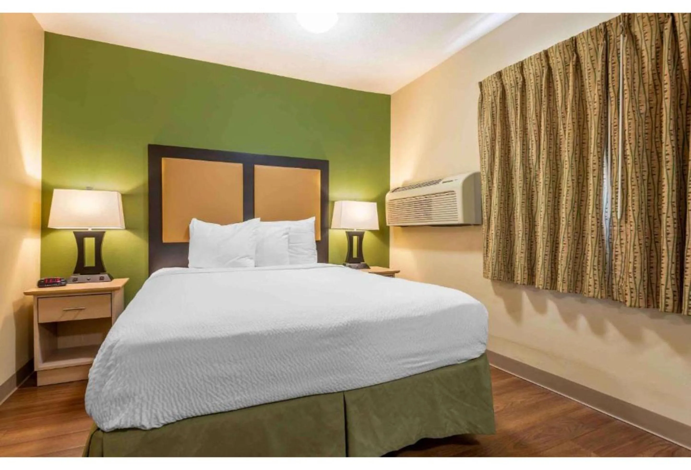 Bedroom, Bed in Studio 6 Suites Greenville, SC - Haywood Mall