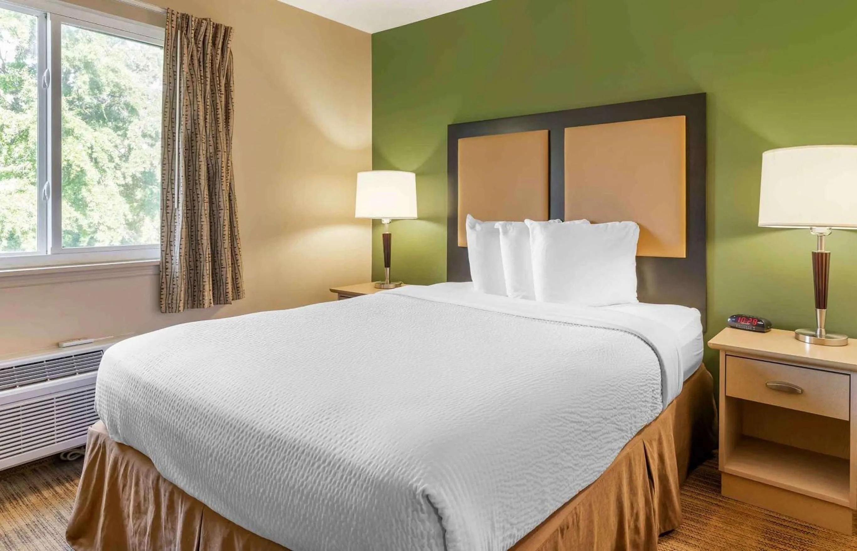 Bedroom, Bed in Extended Stay America Select Suites - Greenville - Haywood Mall