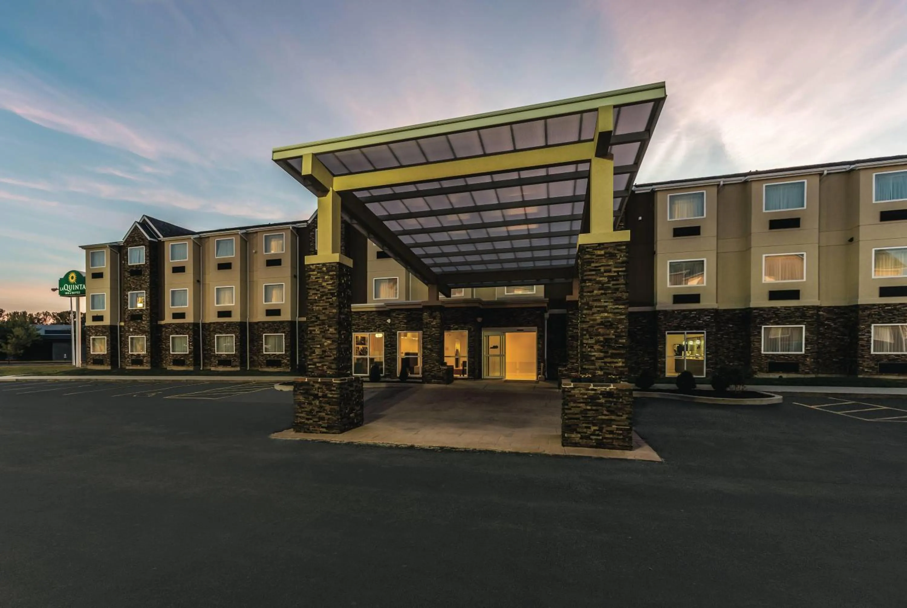 Property building in La Quinta by Wyndham Collinsville - St. Louis