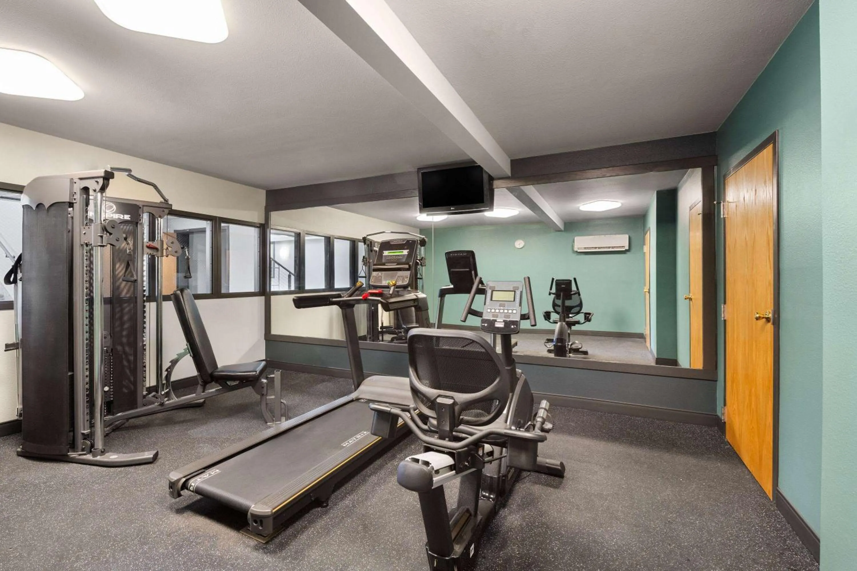 Fitness centre/facilities in Super 8 by Wyndham Columbus