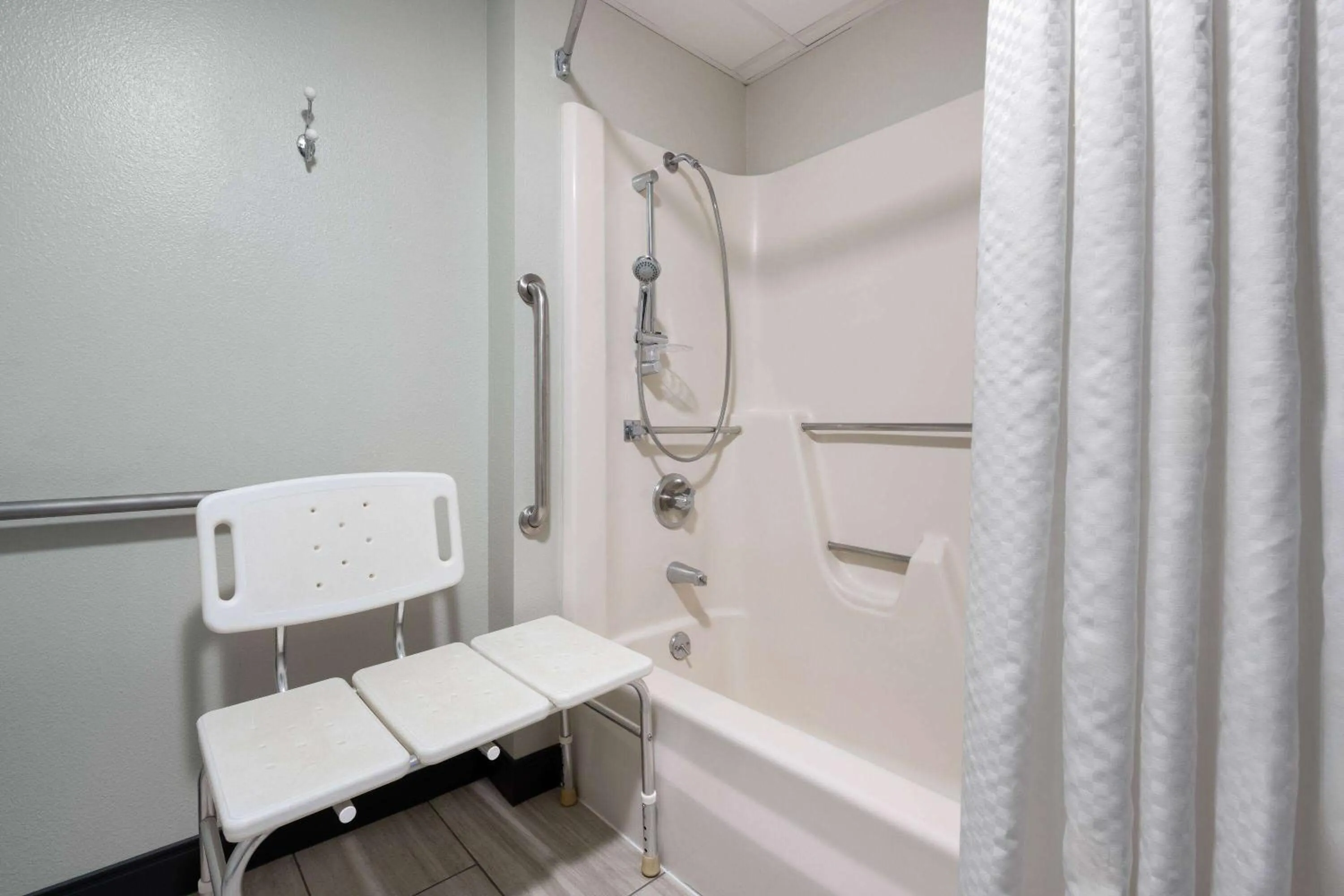 Bathroom in Super 8 by Wyndham Columbus