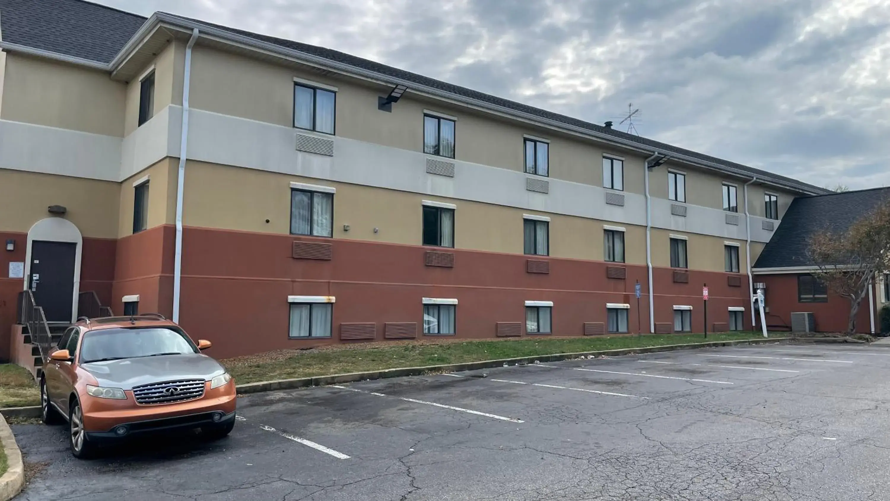 Property building in Sonesta Simply Suites Memphis Property building in Sonesta Simply Suites Memphis