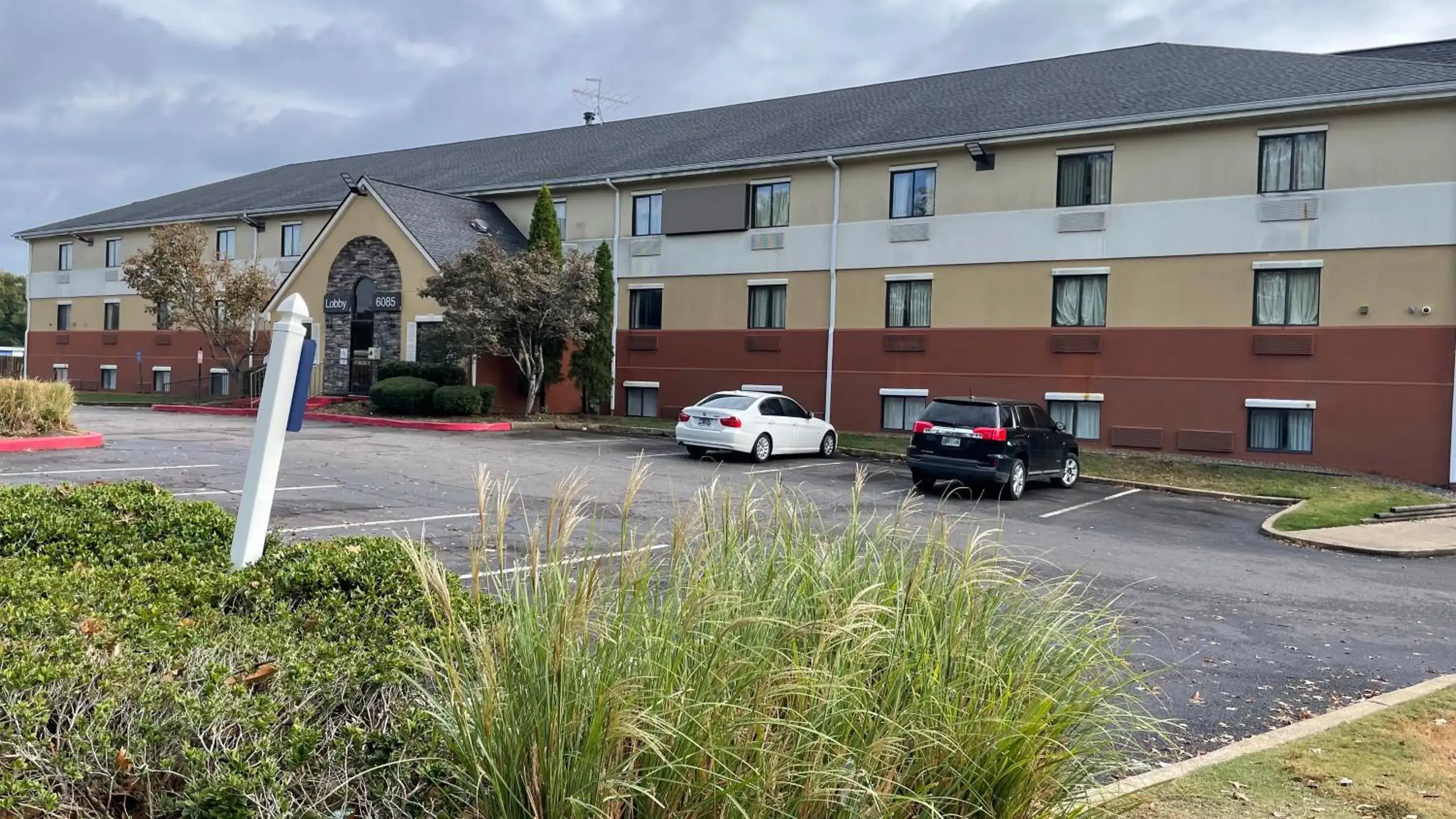 Property building in Sonesta Simply Suites Memphis Property building in Sonesta Simply Suites Memphis