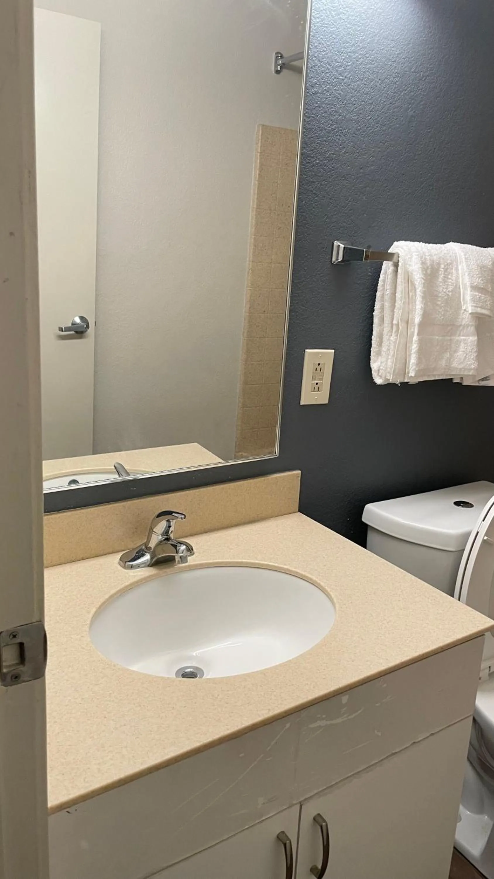 Bathroom in Sonesta Simply Suites Memphis