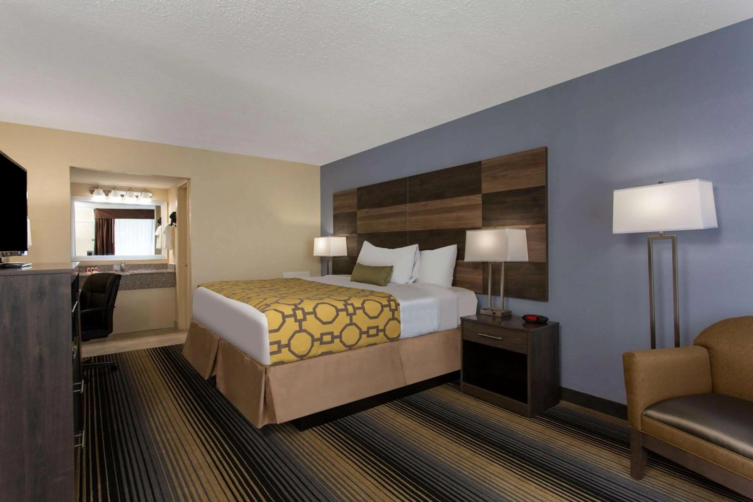 Photo of the whole room, Bed in Baymont by Wyndham Cheraw