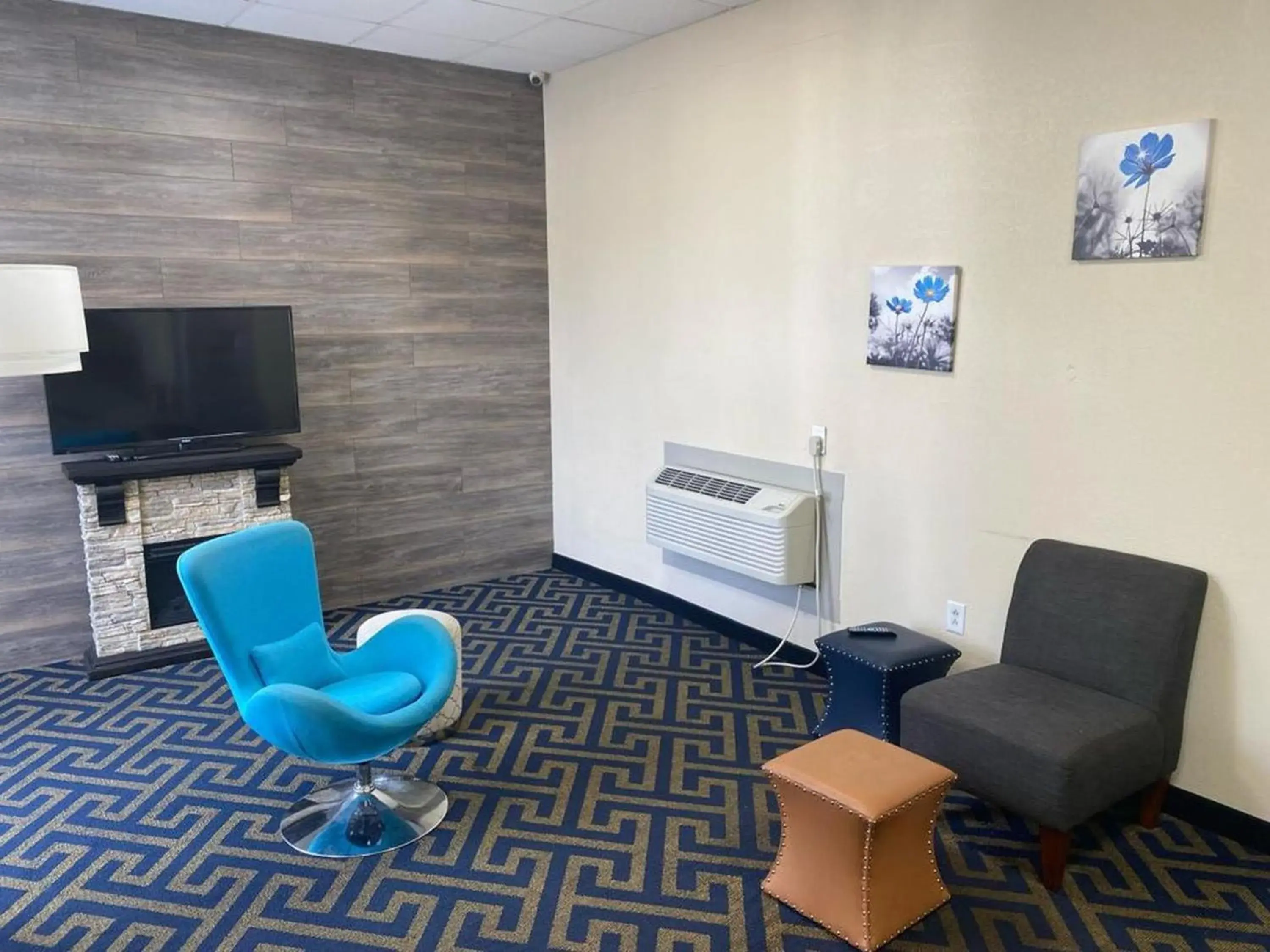 Living room in Baymont by Wyndham Cheraw Living room in Baymont by Wyndham Cheraw