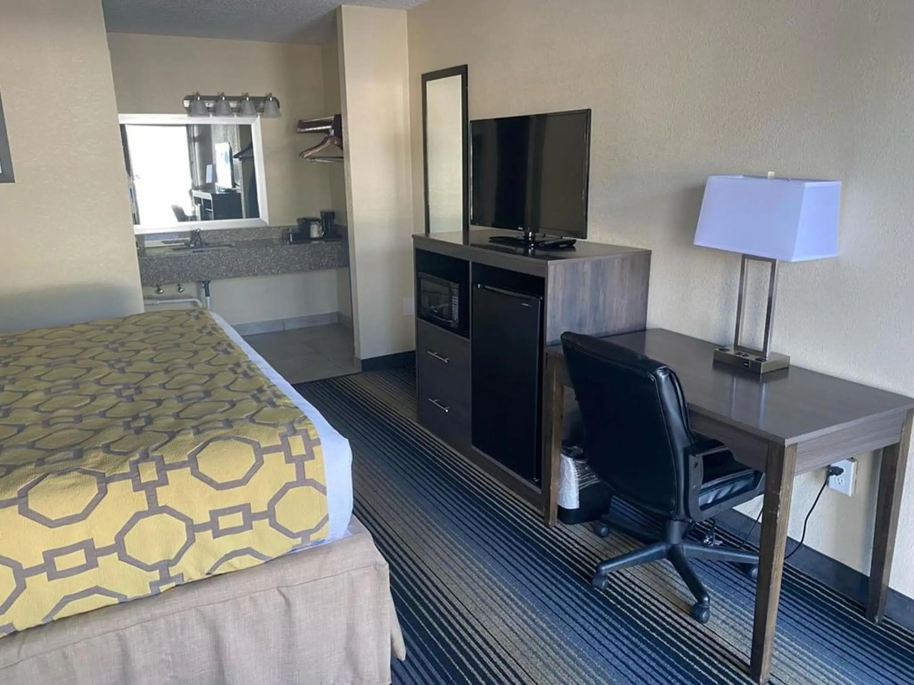 Double Room with Two Double Beds - Mobility Access/Non-Smoking in Baymont by Wyndham Cheraw Double Room with Two Double Beds - Mobility Access/Non-Smoking in Baymont by Wyndham Cheraw