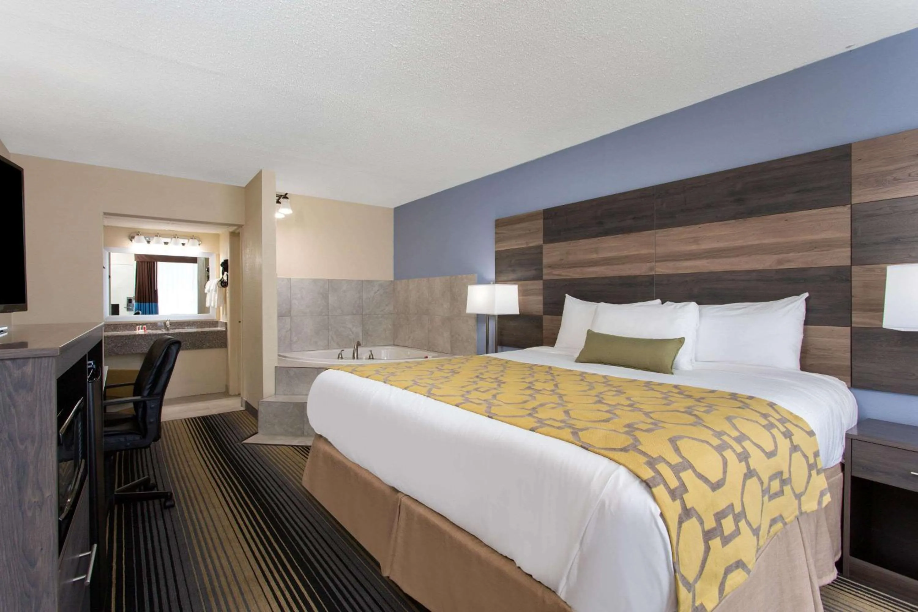 Photo of the whole room, Bed in Baymont by Wyndham Cheraw